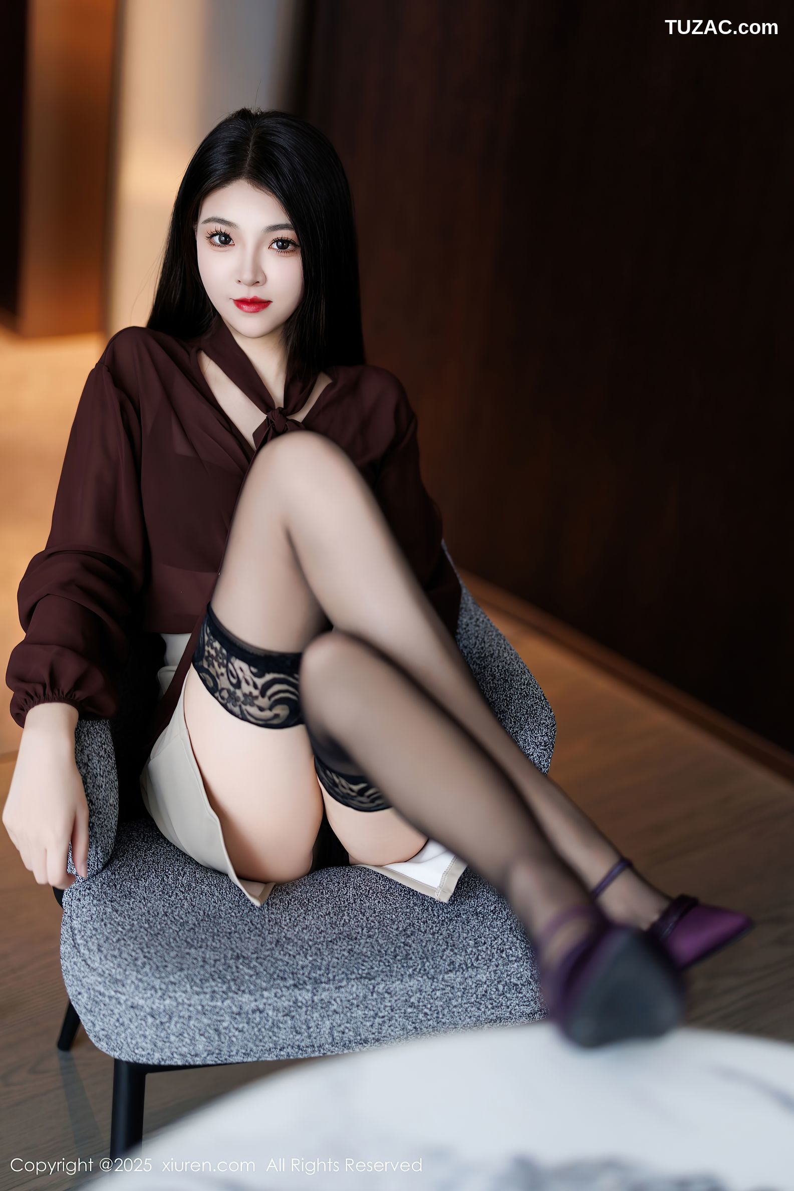 XiuRen秀人网-9868-初梦瑶-OL褐色衬衫灰短裙黑丝-2025.02.11