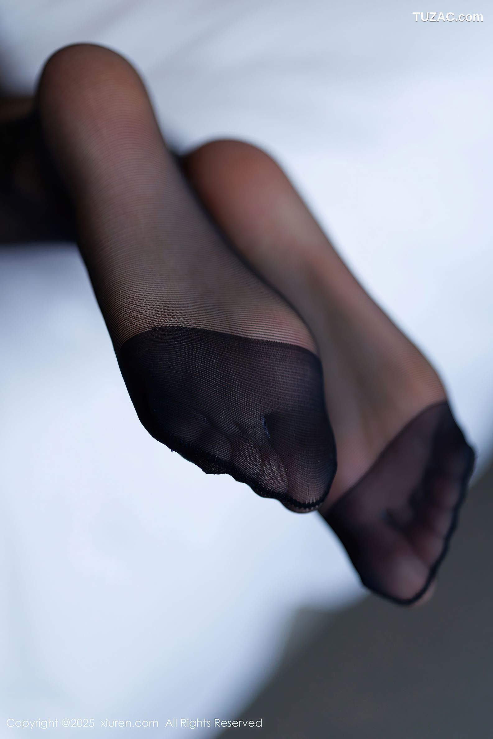 XiuRen秀人网-9868-初梦瑶-OL褐色衬衫灰短裙黑丝-2025.02.11