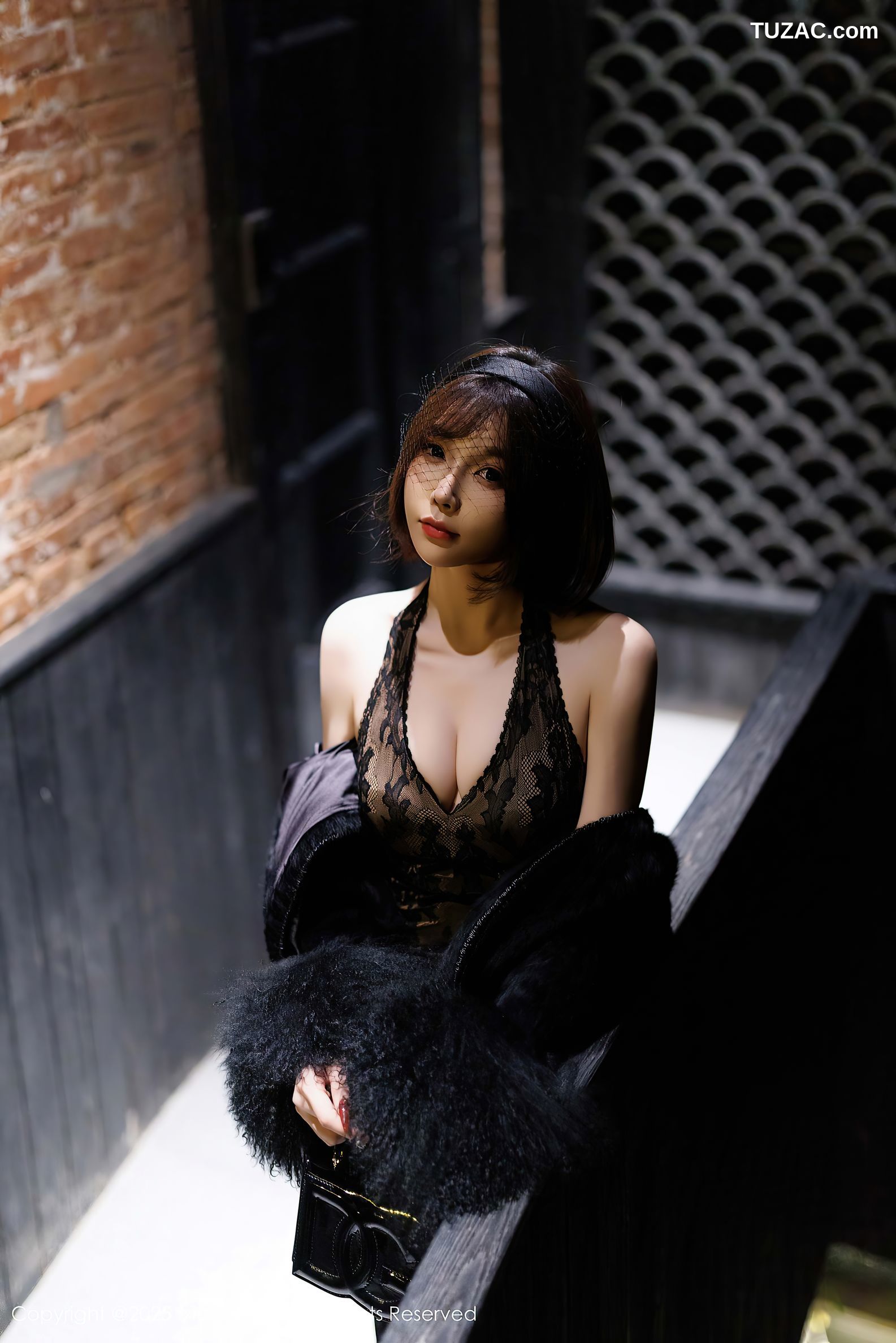 XiuRen秀人网-9880-徐莉芝Booty-短发黑蕾丝裙蓝色蕾丝内衣-2025.02.13