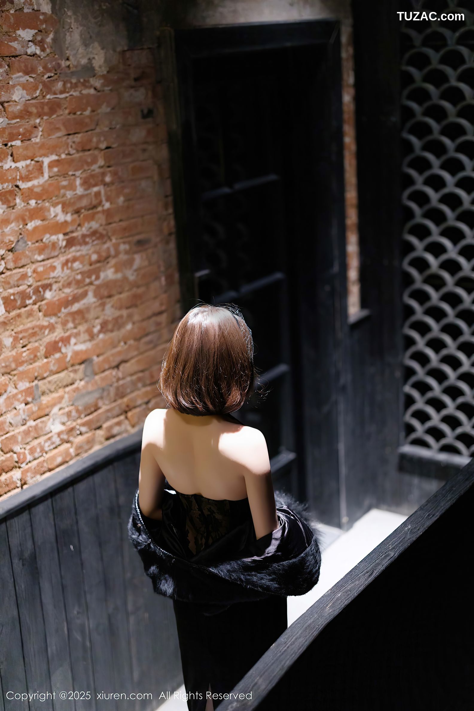 XiuRen秀人网-9880-徐莉芝Booty-短发黑蕾丝裙蓝色蕾丝内衣-2025.02.13