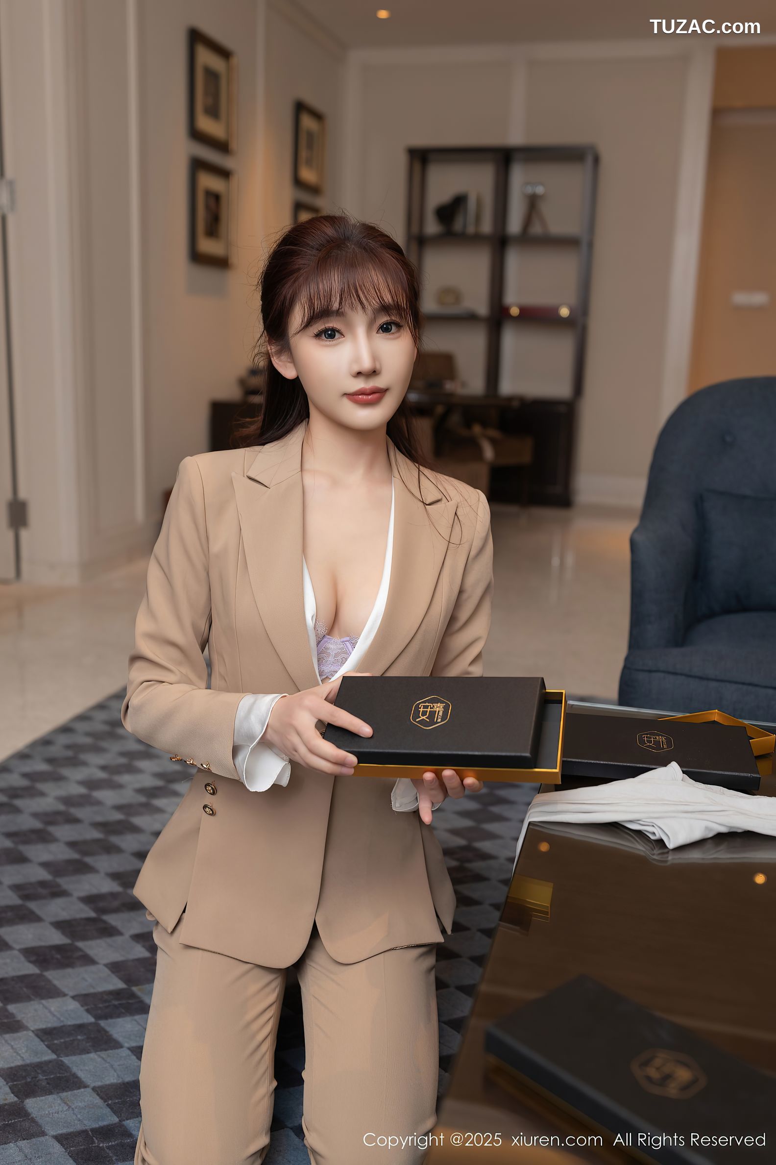 XiuRen秀人网-9881-陆萱萱-OL棕色套装紫色内衣黑丝-2025.02.13