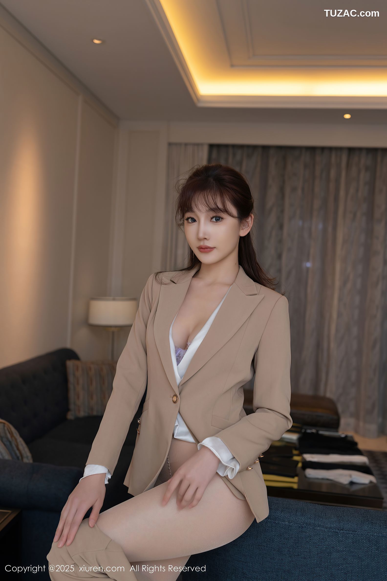 XiuRen秀人网-9881-陆萱萱-OL棕色套装紫色内衣黑丝-2025.02.13