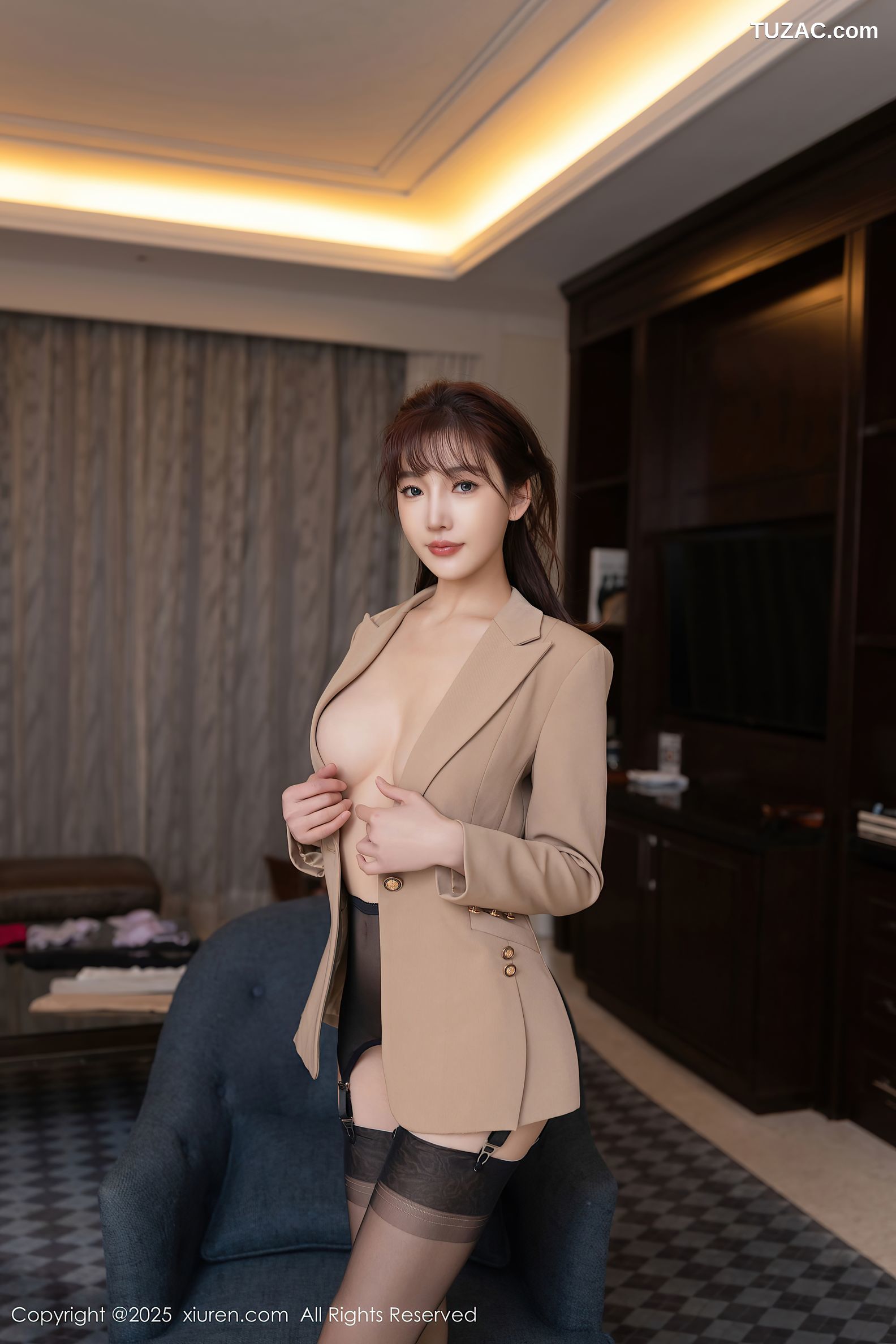 XiuRen秀人网-9881-陆萱萱-OL棕色套装紫色内衣黑丝-2025.02.13