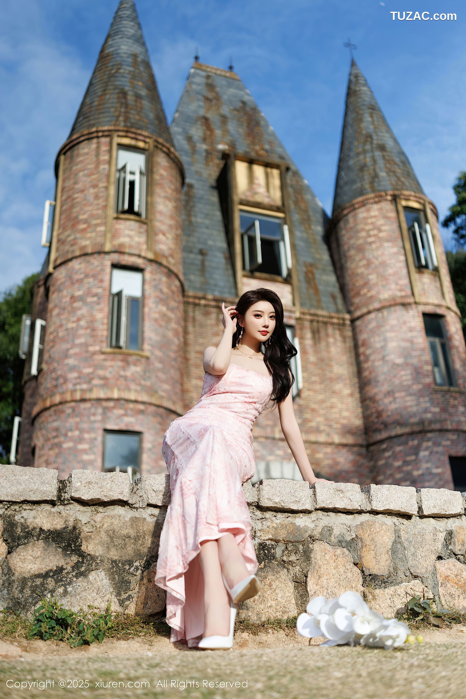 XiuRen秀人网-9886-杨晨晨Yome-户外粉色吊带礼裙-浅粉睡裙湿身-珠链内衣-2025.02.14