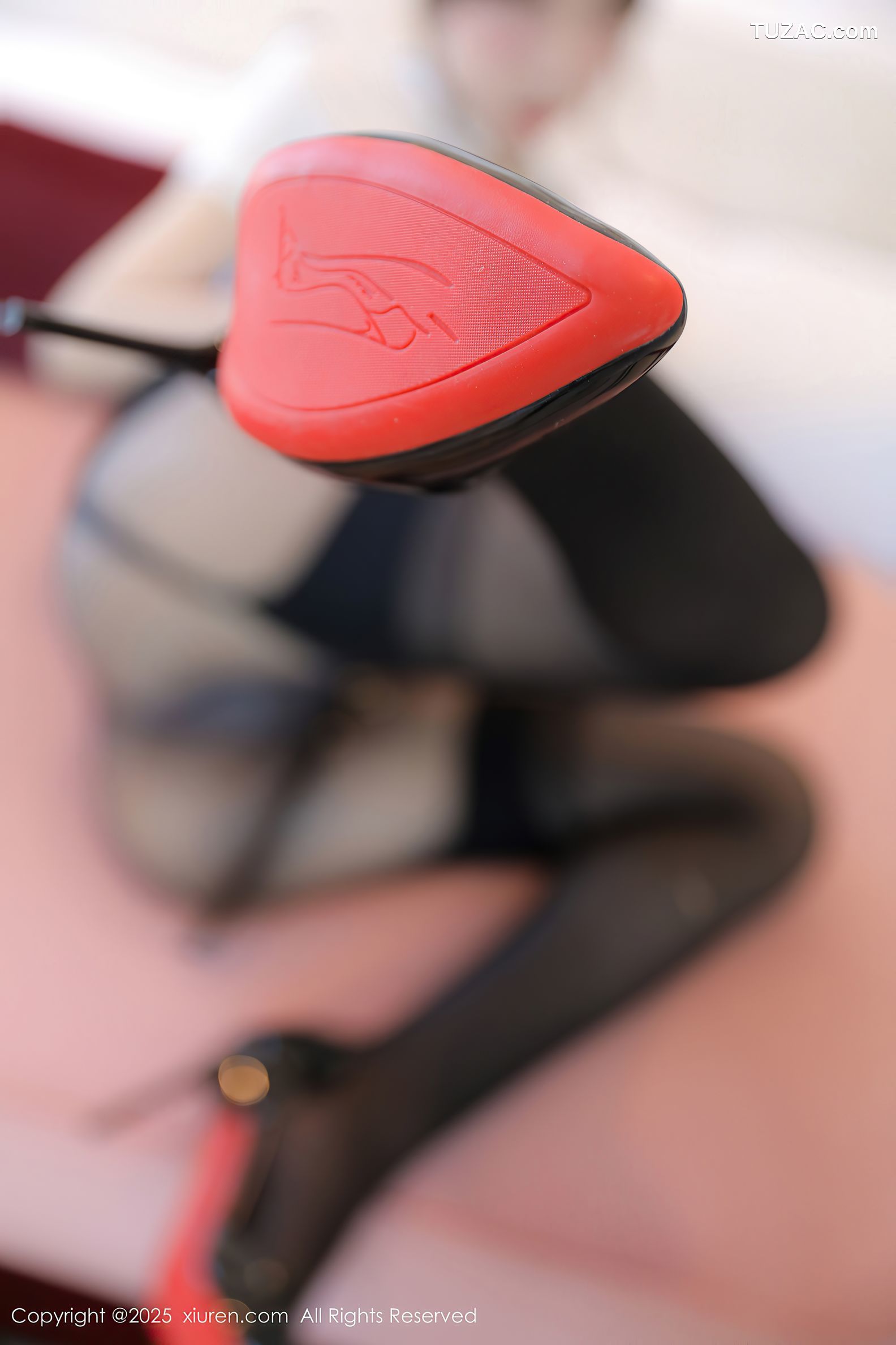 XiuRen秀人网-9887-桃妖夭-白连衣短裙-情趣女警翘臀玉体黑丝-2025.02.14