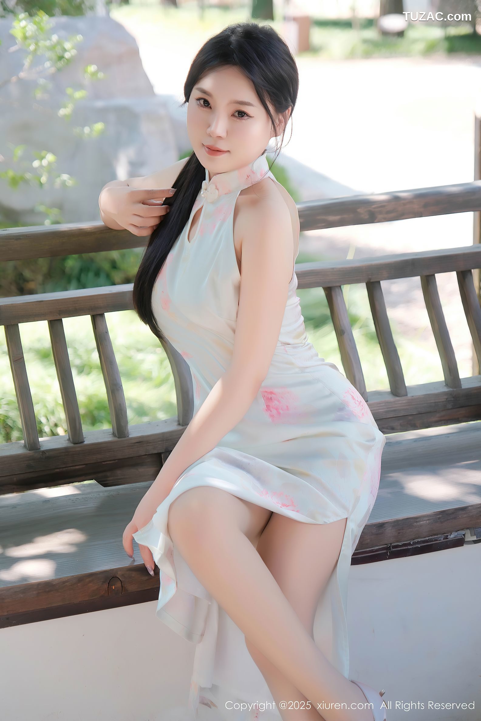 XiuRen秀人网-9893-麦田-牙青色印花旗袍肉丝爆乳-2025.02.17