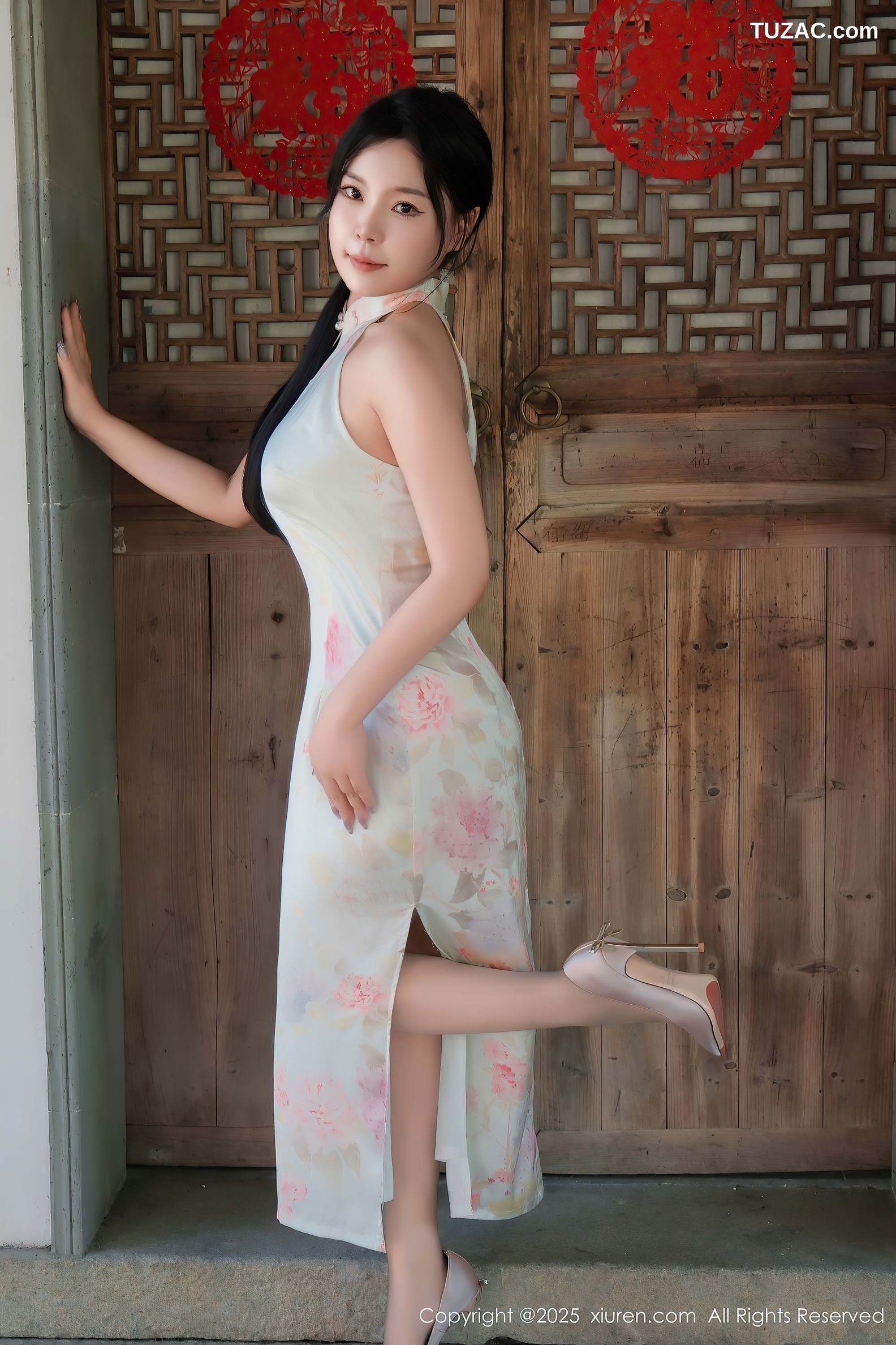 XiuRen秀人网-9893-麦田-牙青色印花旗袍肉丝爆乳-2025.02.17