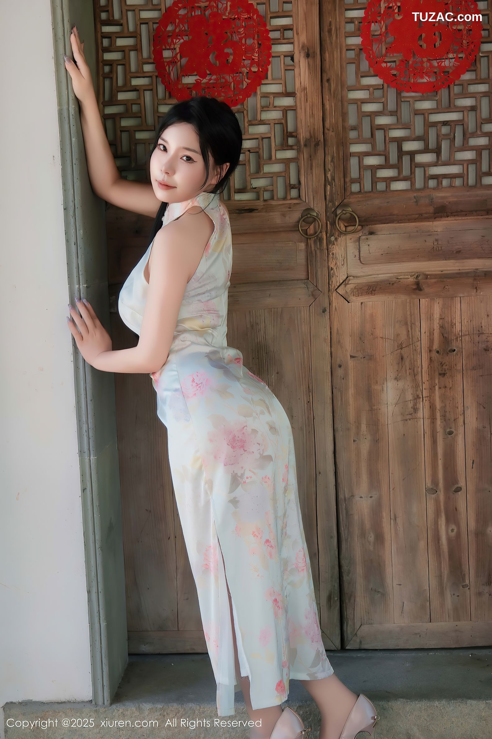 XiuRen秀人网-9893-麦田-牙青色印花旗袍肉丝爆乳-2025.02.17