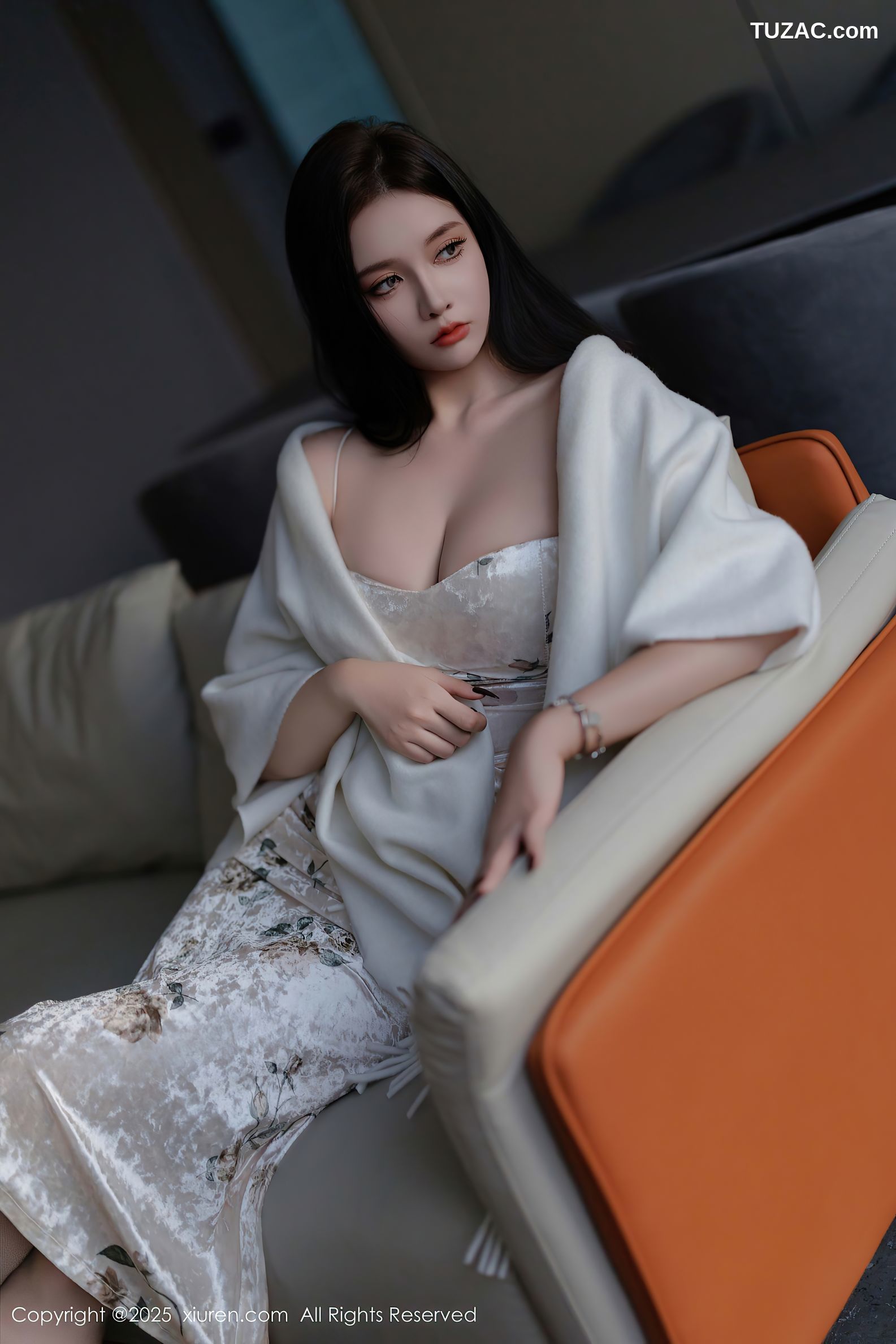 XiuRen秀人网-9899-娜比-白色披肩白色吊带紧身长裙紫色内衣-2025.02.18