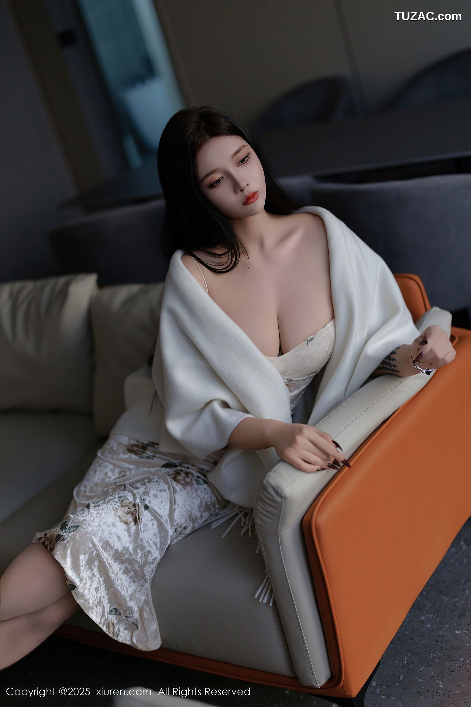 XiuRen秀人网-9899-娜比-白色披肩白色吊带紧身长裙紫色内衣-2025.02.18