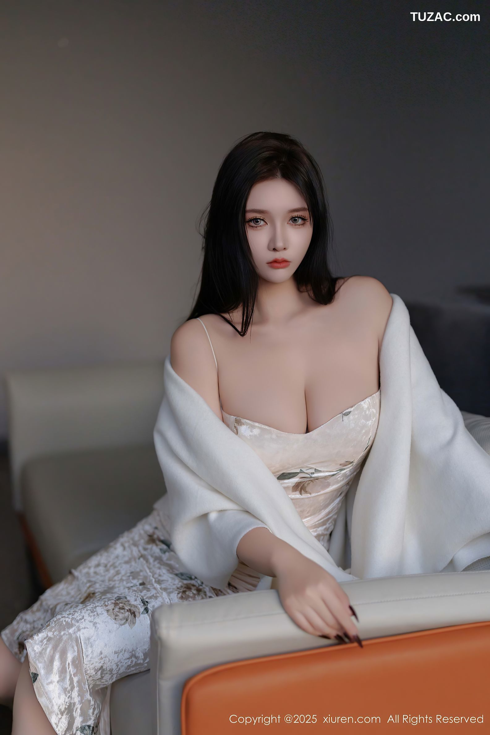 XiuRen秀人网-9899-娜比-白色披肩白色吊带紧身长裙紫色内衣-2025.02.18