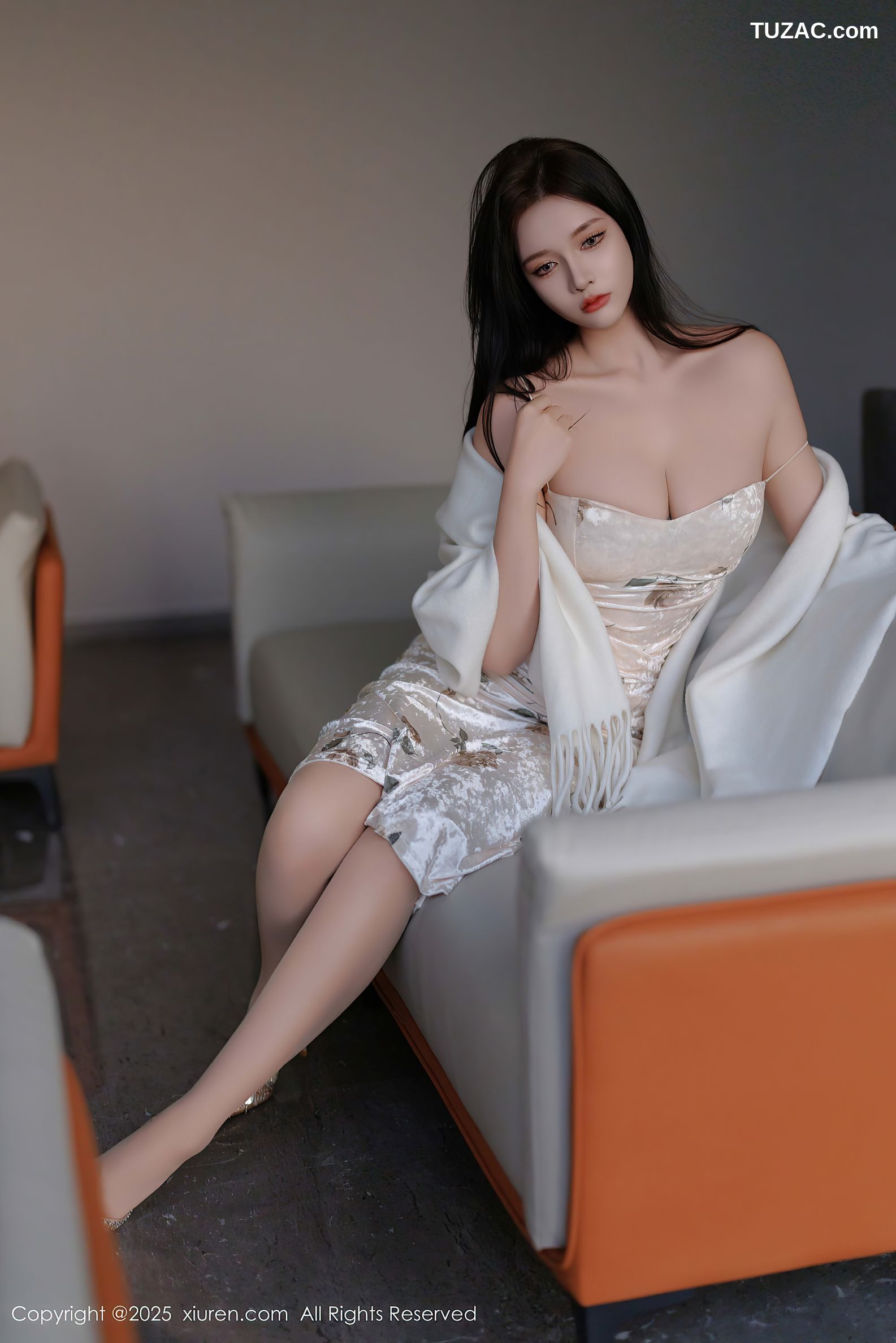 XiuRen秀人网-9899-娜比-白色披肩白色吊带紧身长裙紫色内衣-2025.02.18