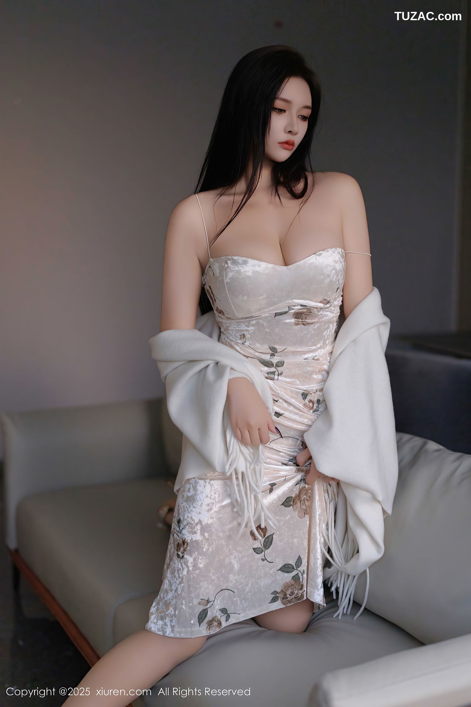 XiuRen秀人网-9899-娜比-白色披肩白色吊带紧身长裙紫色内衣-2025.02.18