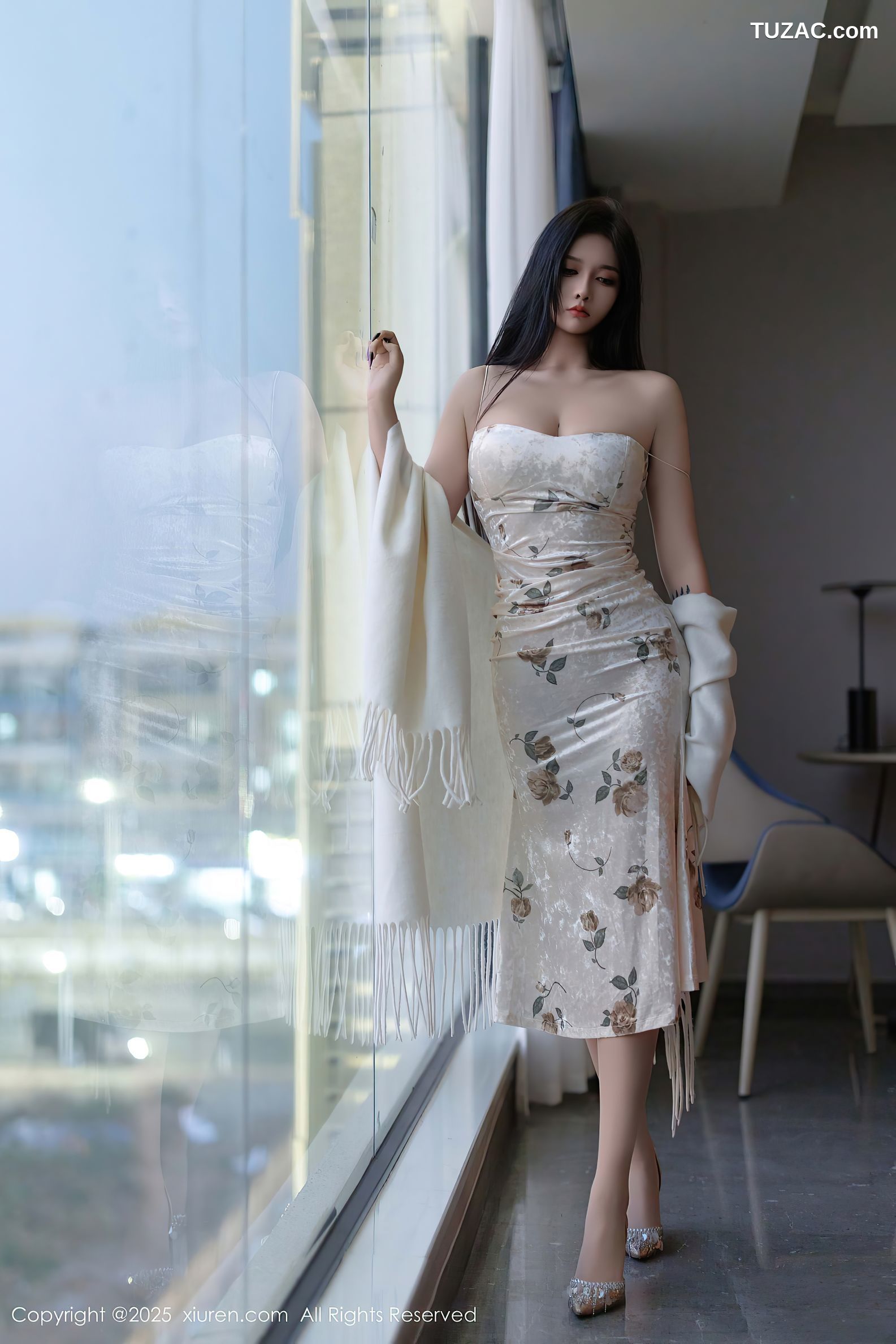 XiuRen秀人网-9899-娜比-白色披肩白色吊带紧身长裙紫色内衣-2025.02.18