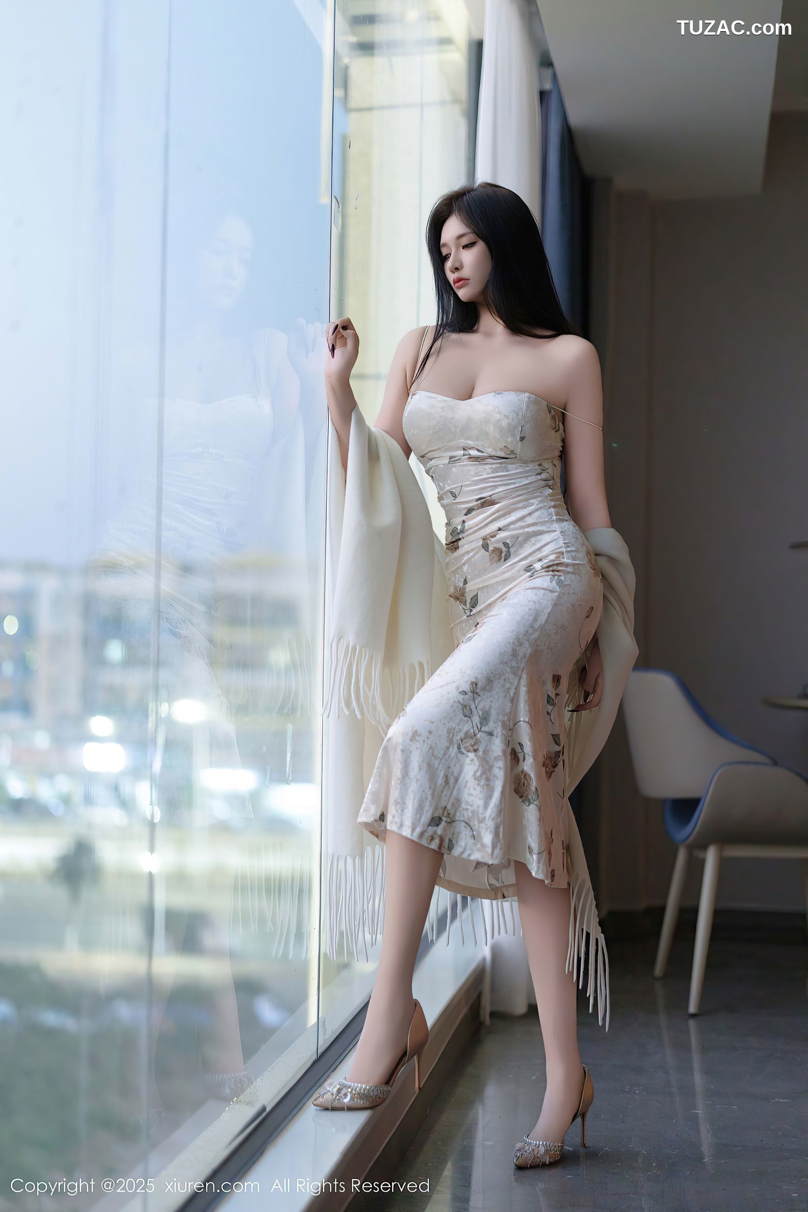 XiuRen秀人网-9899-娜比-白色披肩白色吊带紧身长裙紫色内衣-2025.02.18