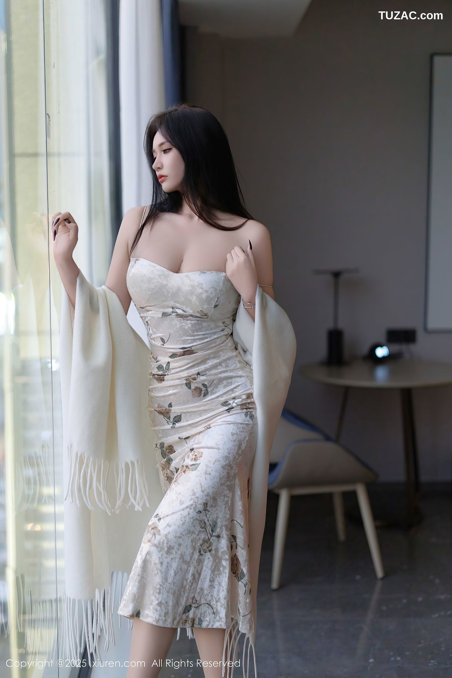 XiuRen秀人网-9899-娜比-白色披肩白色吊带紧身长裙紫色内衣-2025.02.18