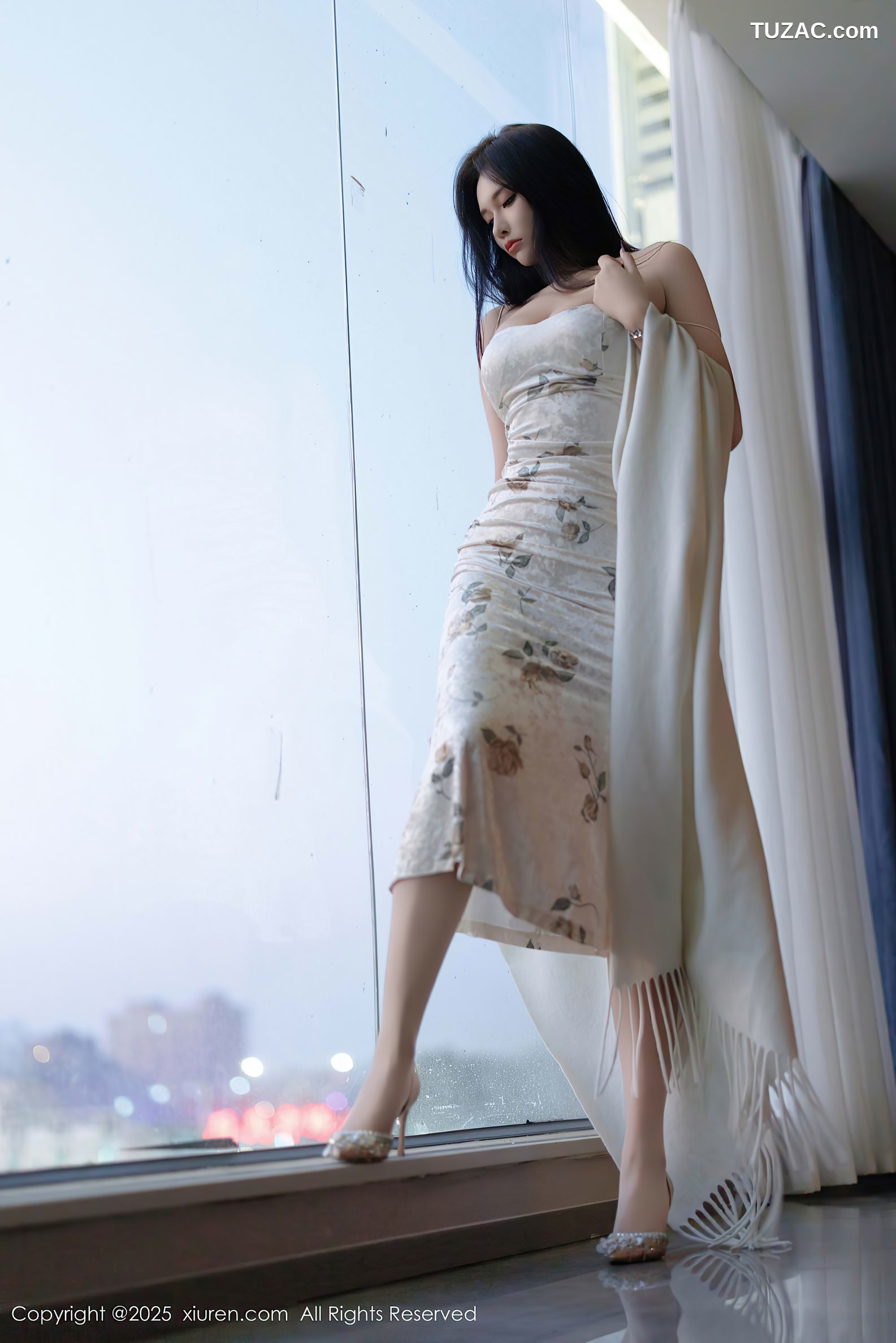 XiuRen秀人网-9899-娜比-白色披肩白色吊带紧身长裙紫色内衣-2025.02.18