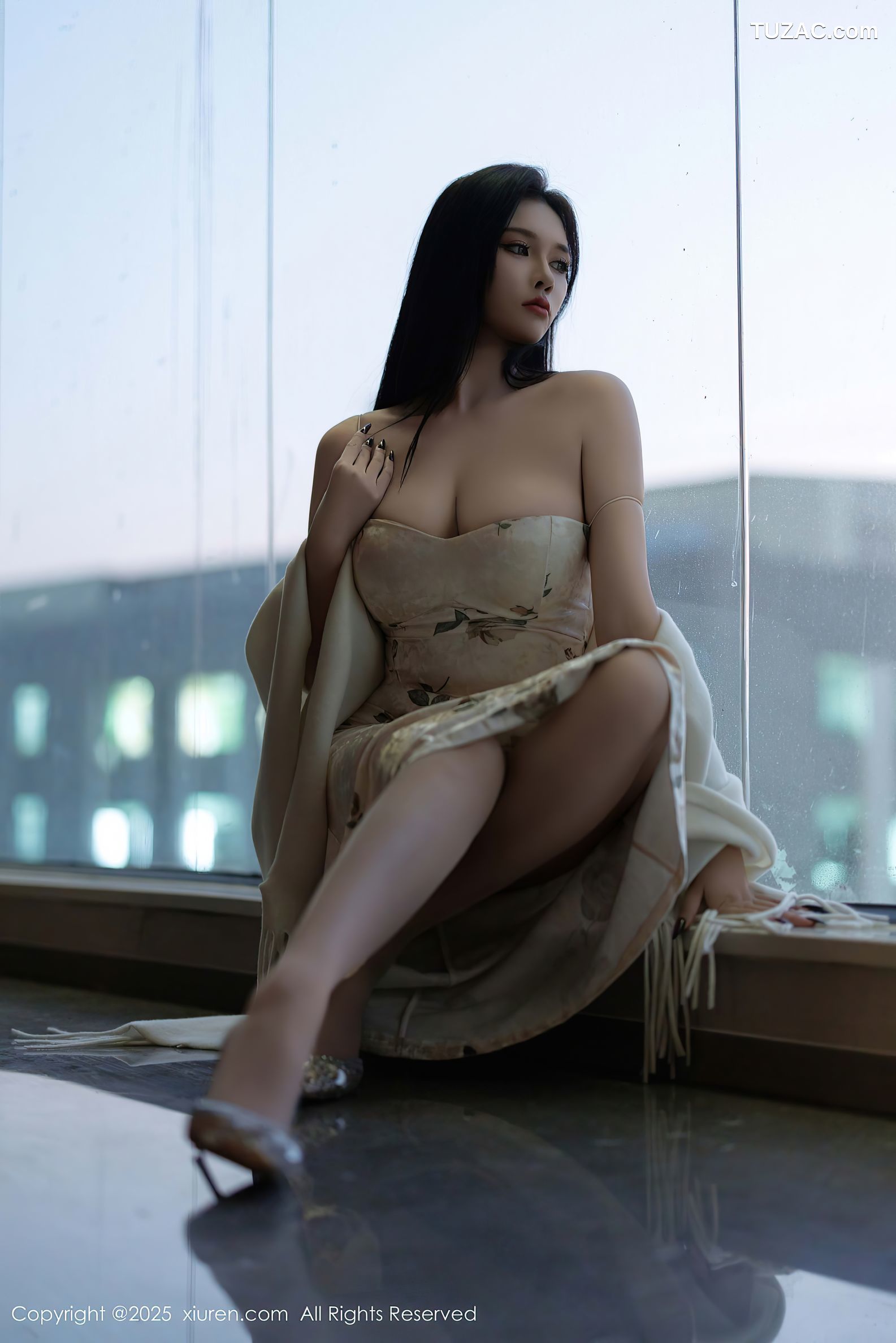 XiuRen秀人网-9899-娜比-白色披肩白色吊带紧身长裙紫色内衣-2025.02.18