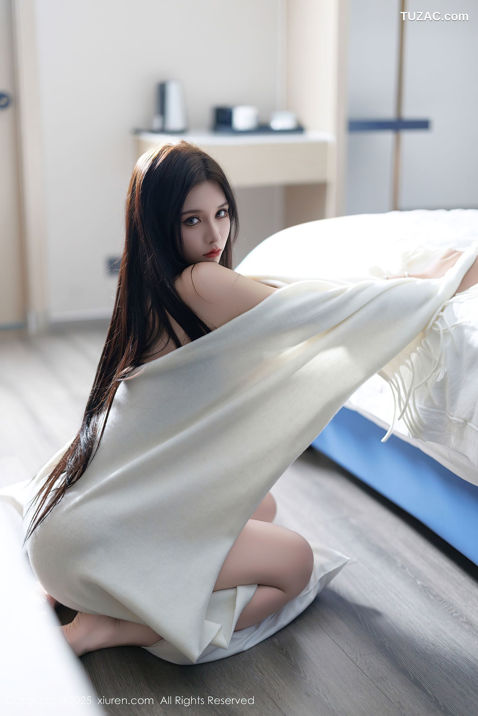 XiuRen秀人网-9899-娜比-白色披肩白色吊带紧身长裙紫色内衣-2025.02.18