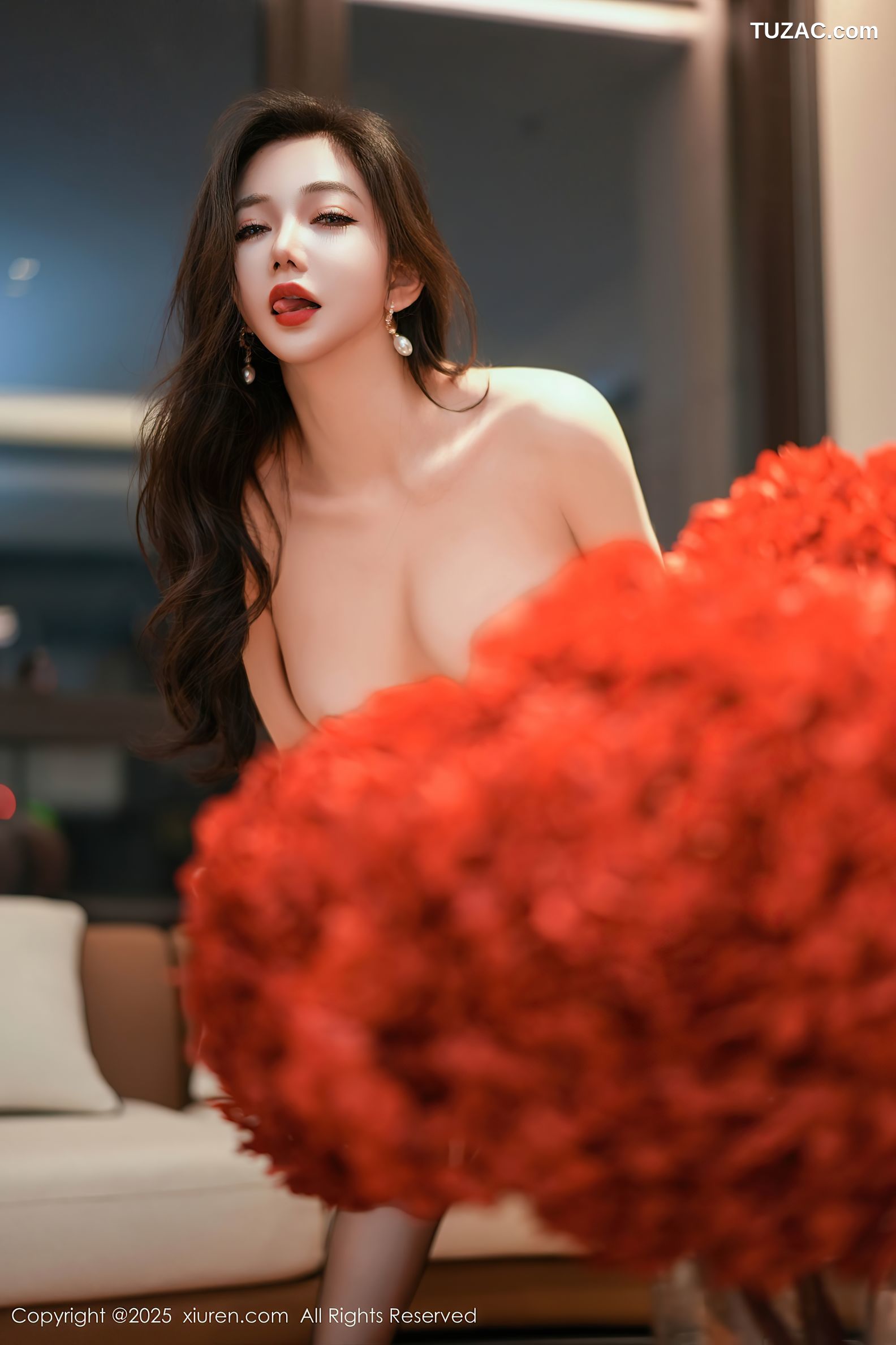 XiuRen秀人网-9911-心妍小公主-浅色内衣爆乳黑丝红色吊袜带-2025.02.20