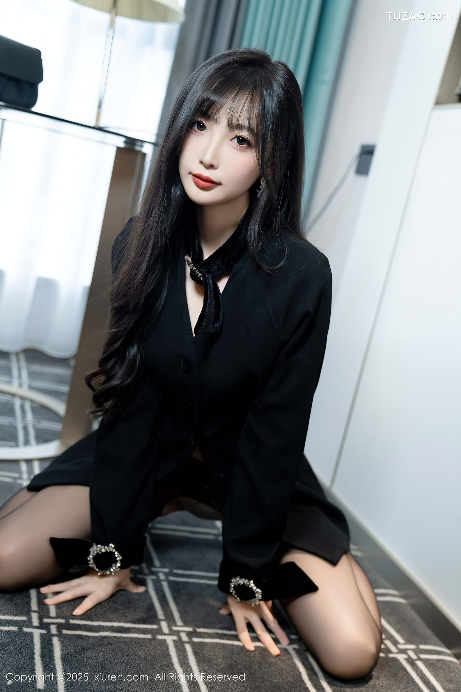 XiuRen秀人网-9918-樱桃小阑子-黑色短大衣白色内衣黑丝-2025.02.21