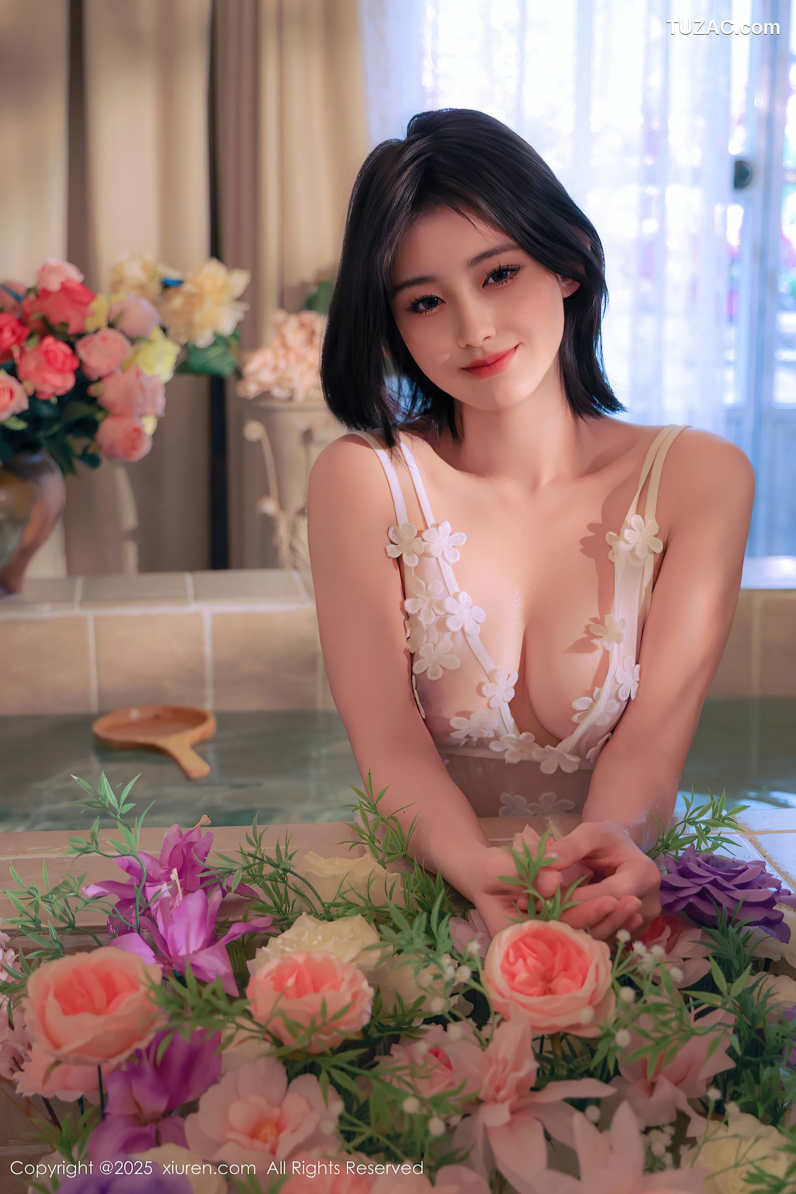 XiuRen秀人网-9920-小橘子orange-短发少女轻透白蕾丝睡裙浴池湿身-2025.02.21