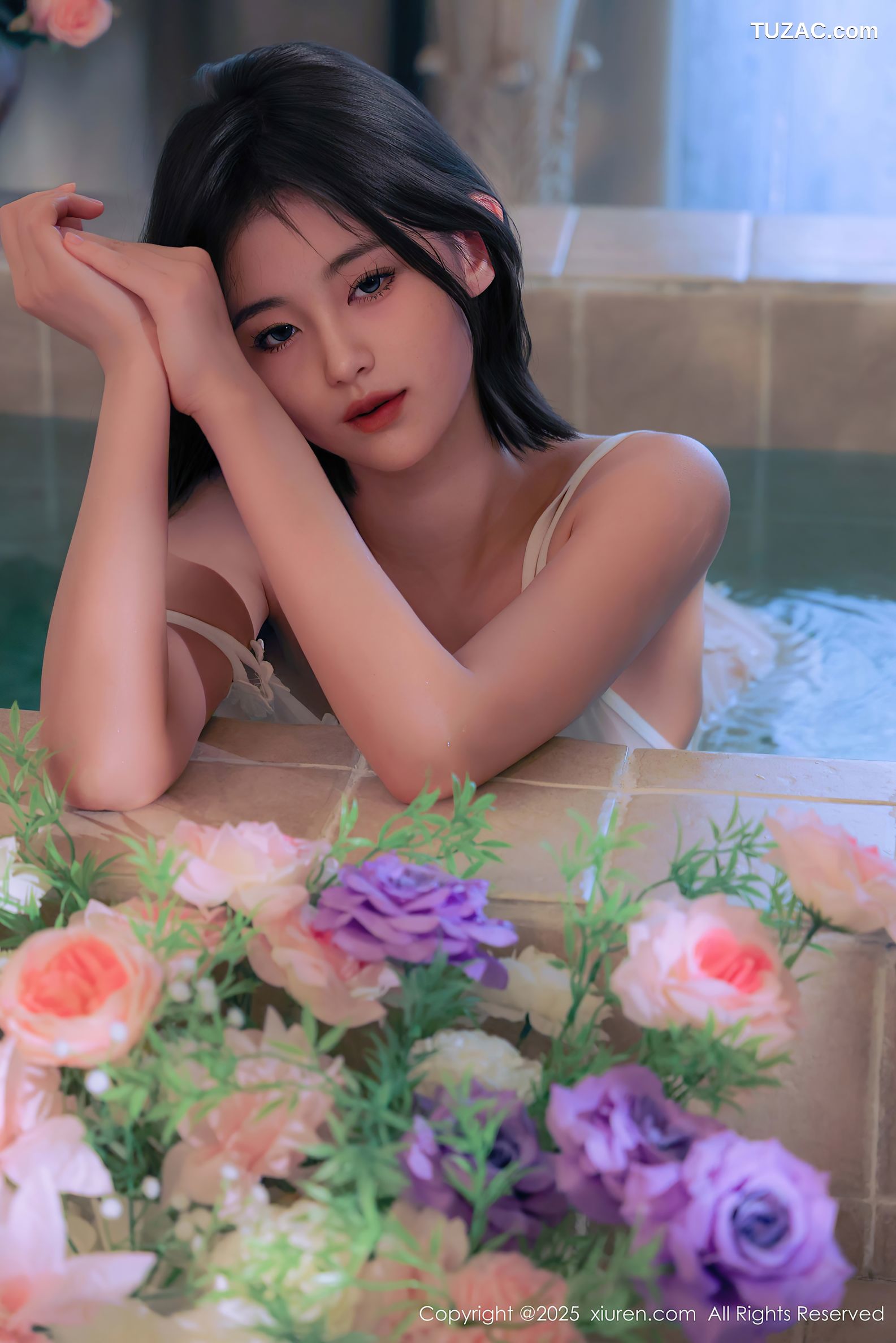 XiuRen秀人网-9920-小橘子orange-短发少女轻透白蕾丝睡裙浴池湿身-2025.02.21