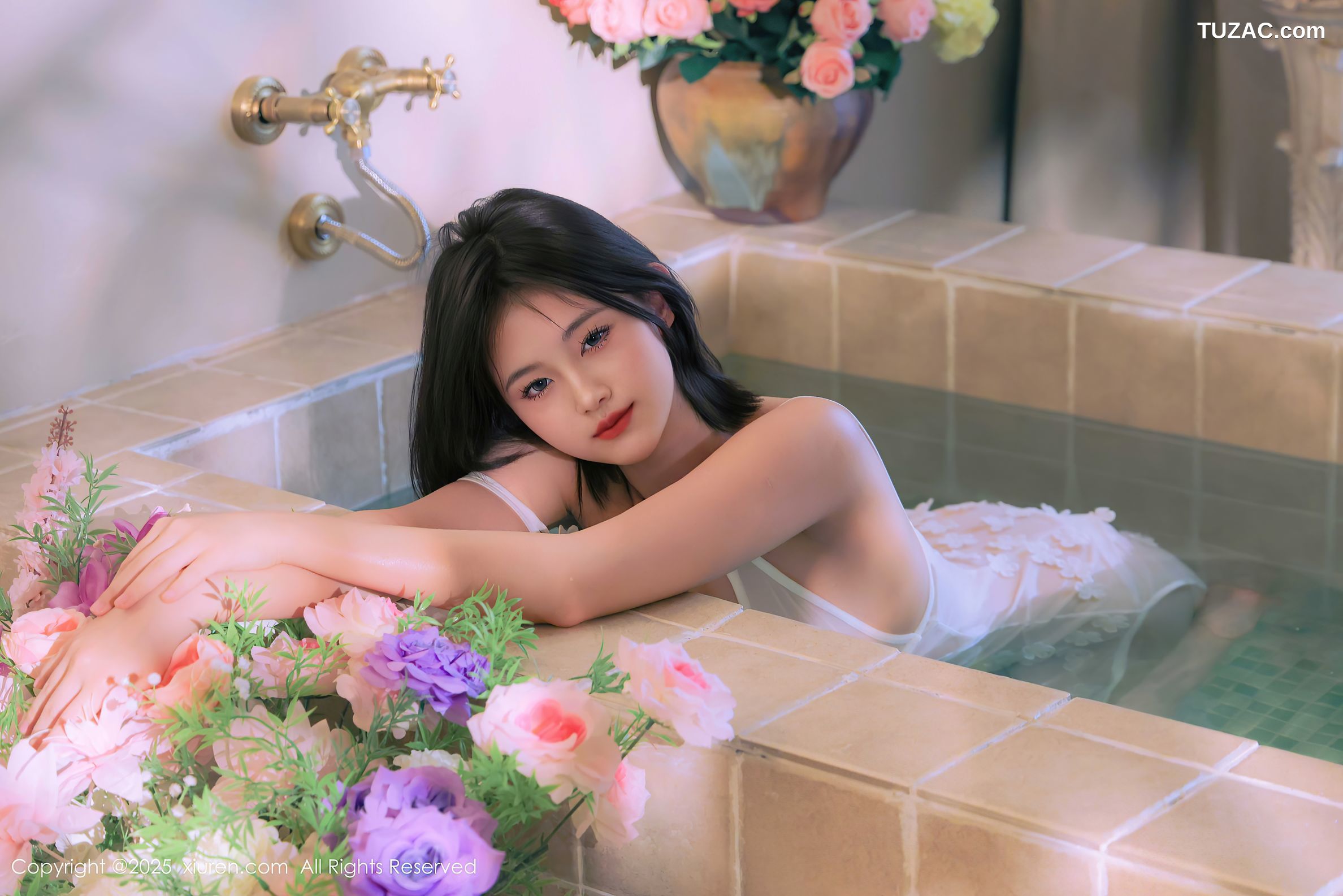 XiuRen秀人网-9920-小橘子orange-短发少女轻透白蕾丝睡裙浴池湿身-2025.02.21