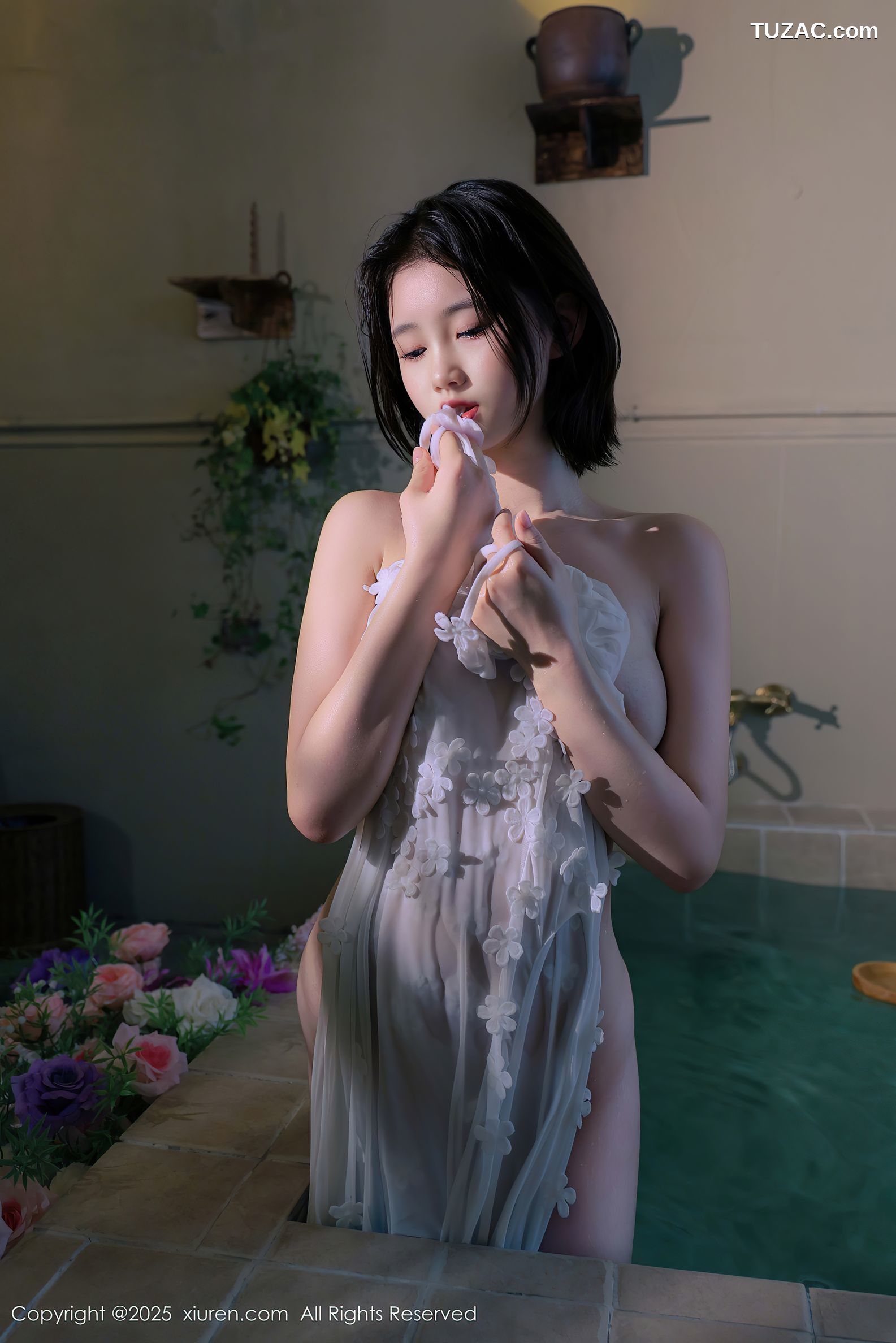 XiuRen秀人网-9920-小橘子orange-短发少女轻透白蕾丝睡裙浴池湿身-2025.02.21