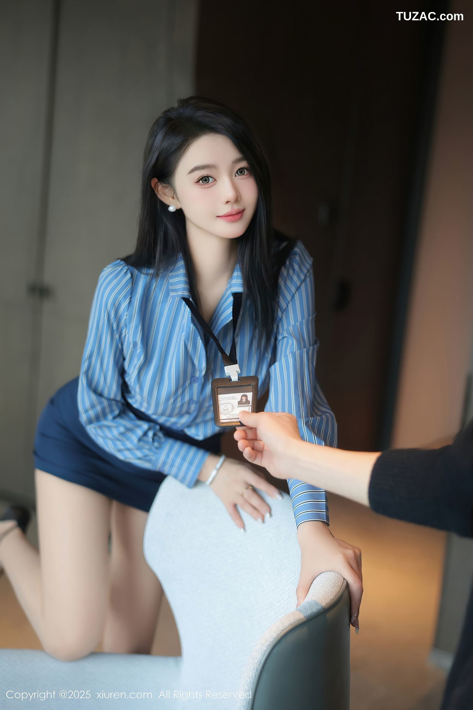 XiuRen秀人网-9921-Candy糖糖-OL蓝色条纹衬衫深蓝短裙紫色内衣肉丝-2025.02.21