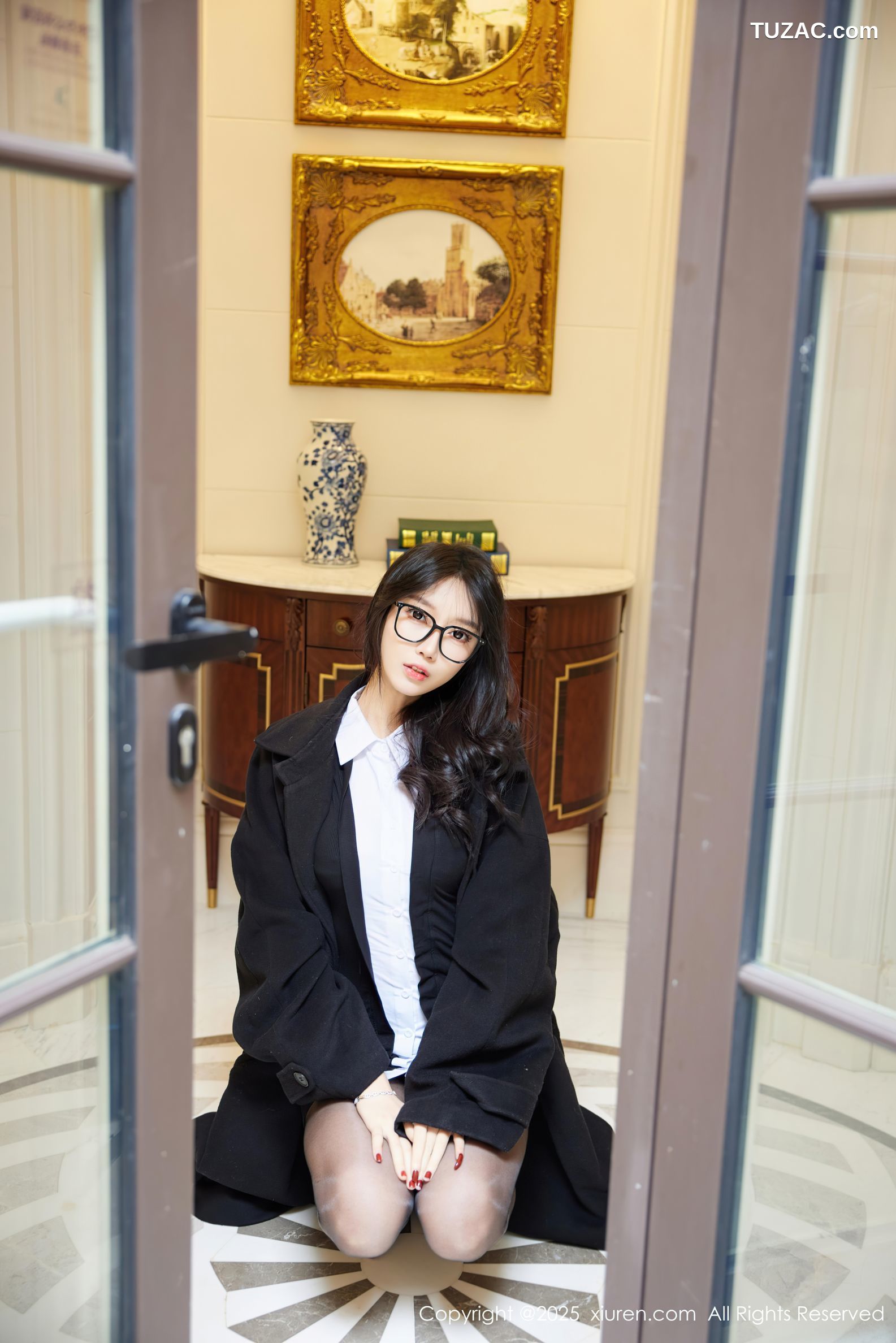 XiuRen秀人网-9926-玥儿玥er-眼镜OL黑色外套黑衬衫黑丝-2025.02.24