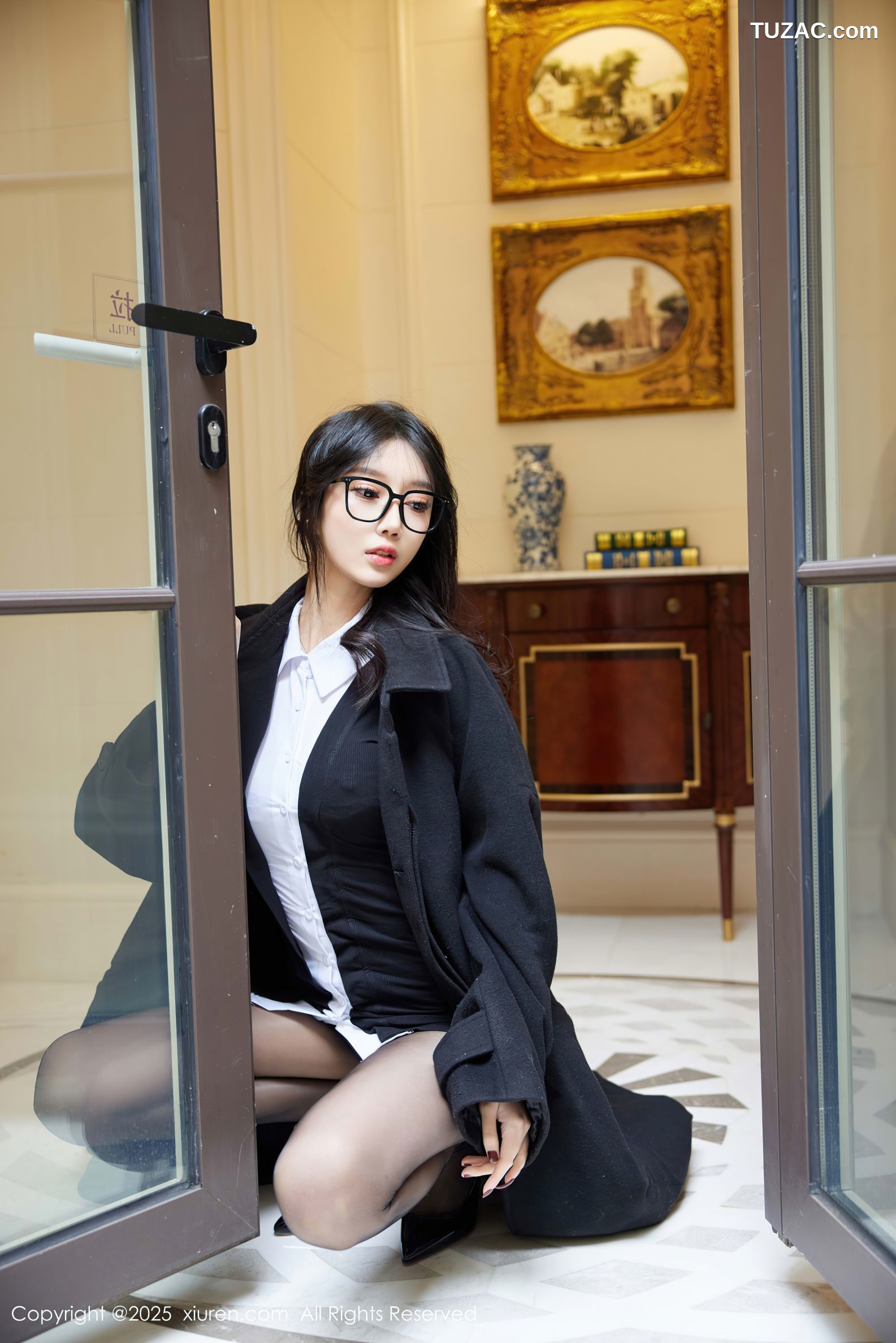 XiuRen秀人网-9926-玥儿玥er-眼镜OL黑色外套黑衬衫黑丝-2025.02.24