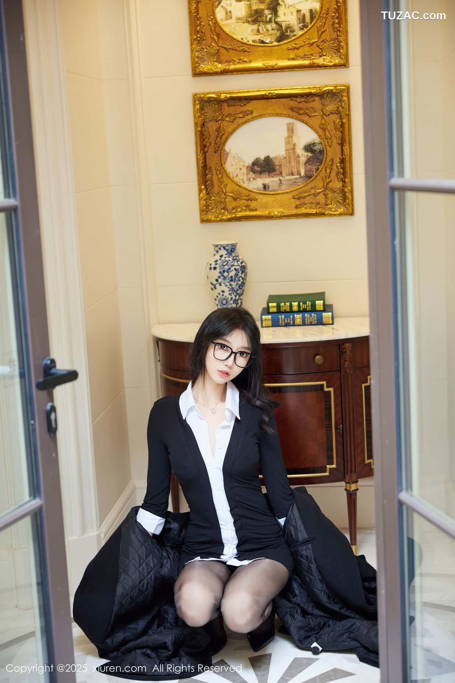 XiuRen秀人网-9926-玥儿玥er-眼镜OL黑色外套黑衬衫黑丝-2025.02.24