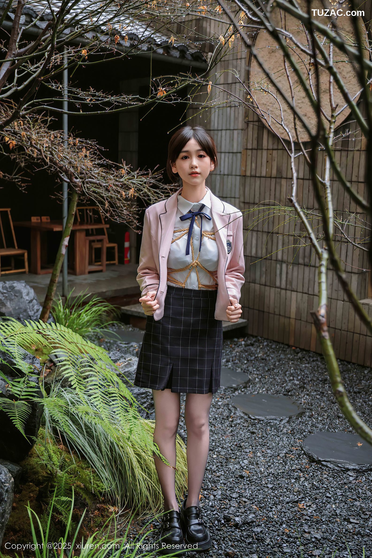 XiuRen秀人网-9949-奶芙乔乔-清纯校服白衬衫酒红内衣黑丝浴室捆绑-2025.02.28