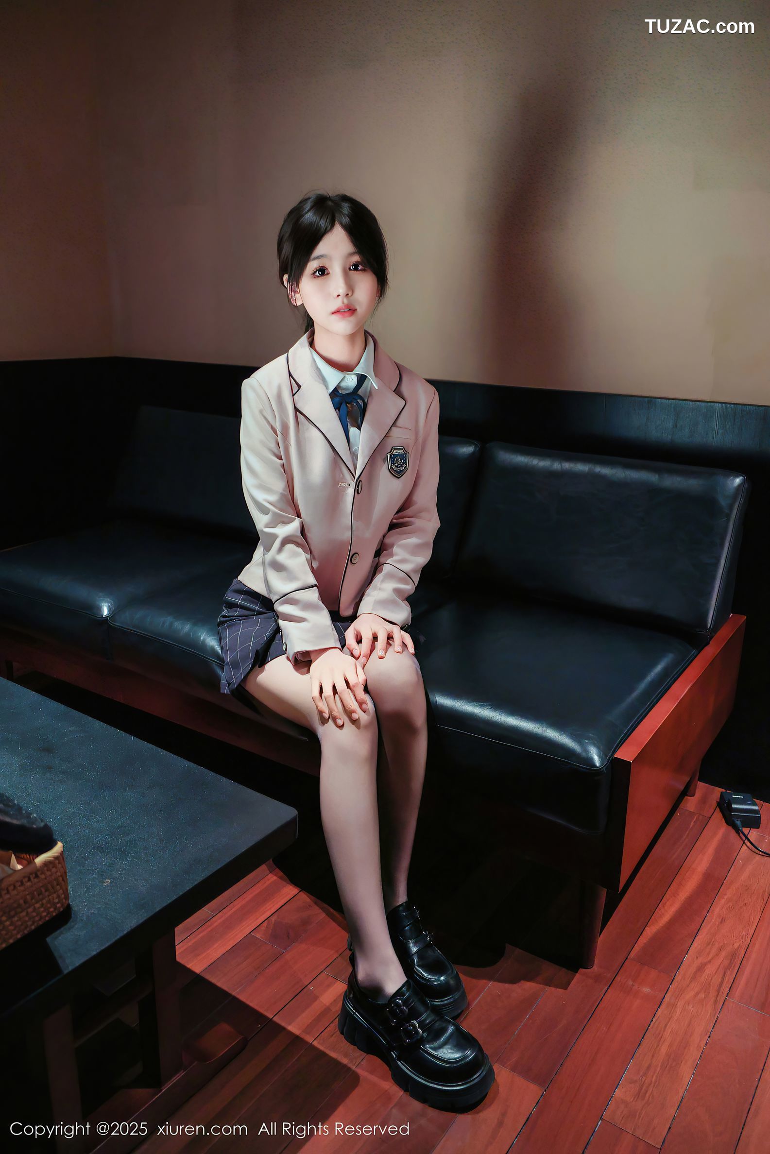 XiuRen秀人网-9949-奶芙乔乔-清纯校服白衬衫酒红内衣黑丝浴室捆绑-2025.02.28