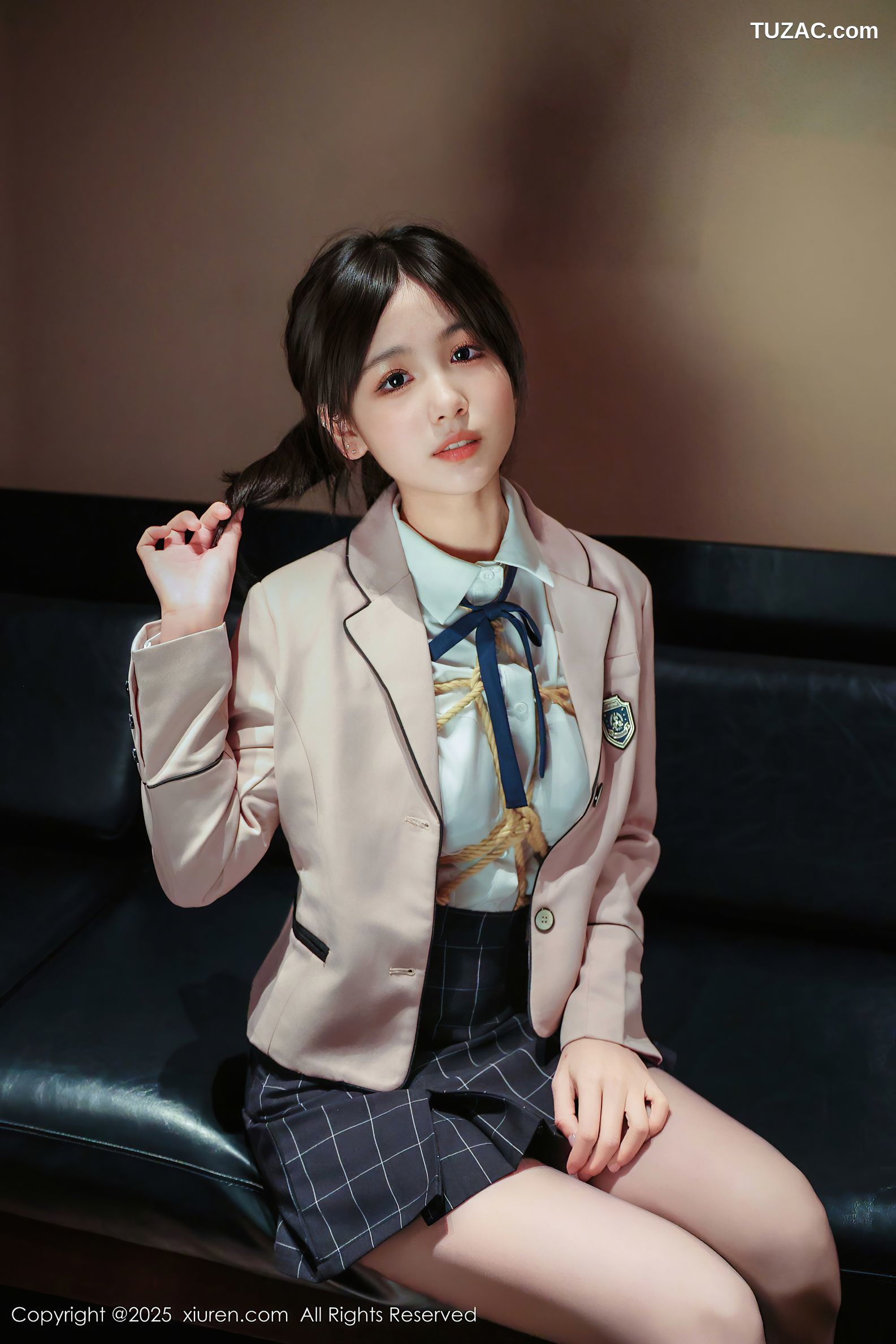 XiuRen秀人网-9949-奶芙乔乔-清纯校服白衬衫酒红内衣黑丝浴室捆绑-2025.02.28