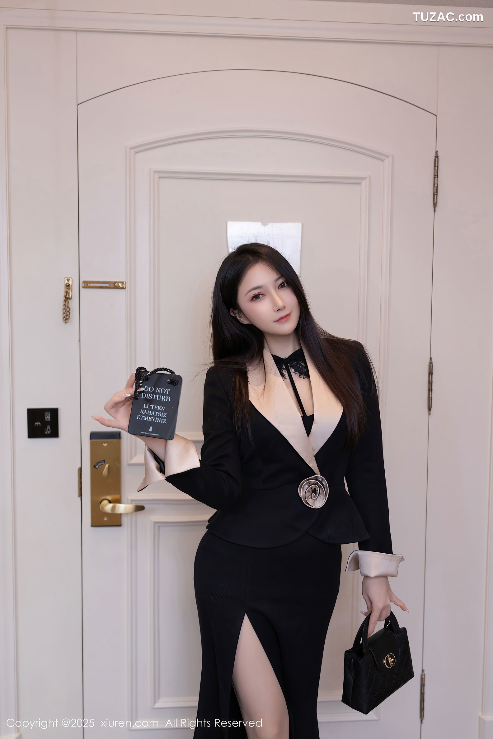 XiuRen秀人网-9953-鱼子酱Fish-黑大衣黑礼裙褐色内衣-2025.02.28