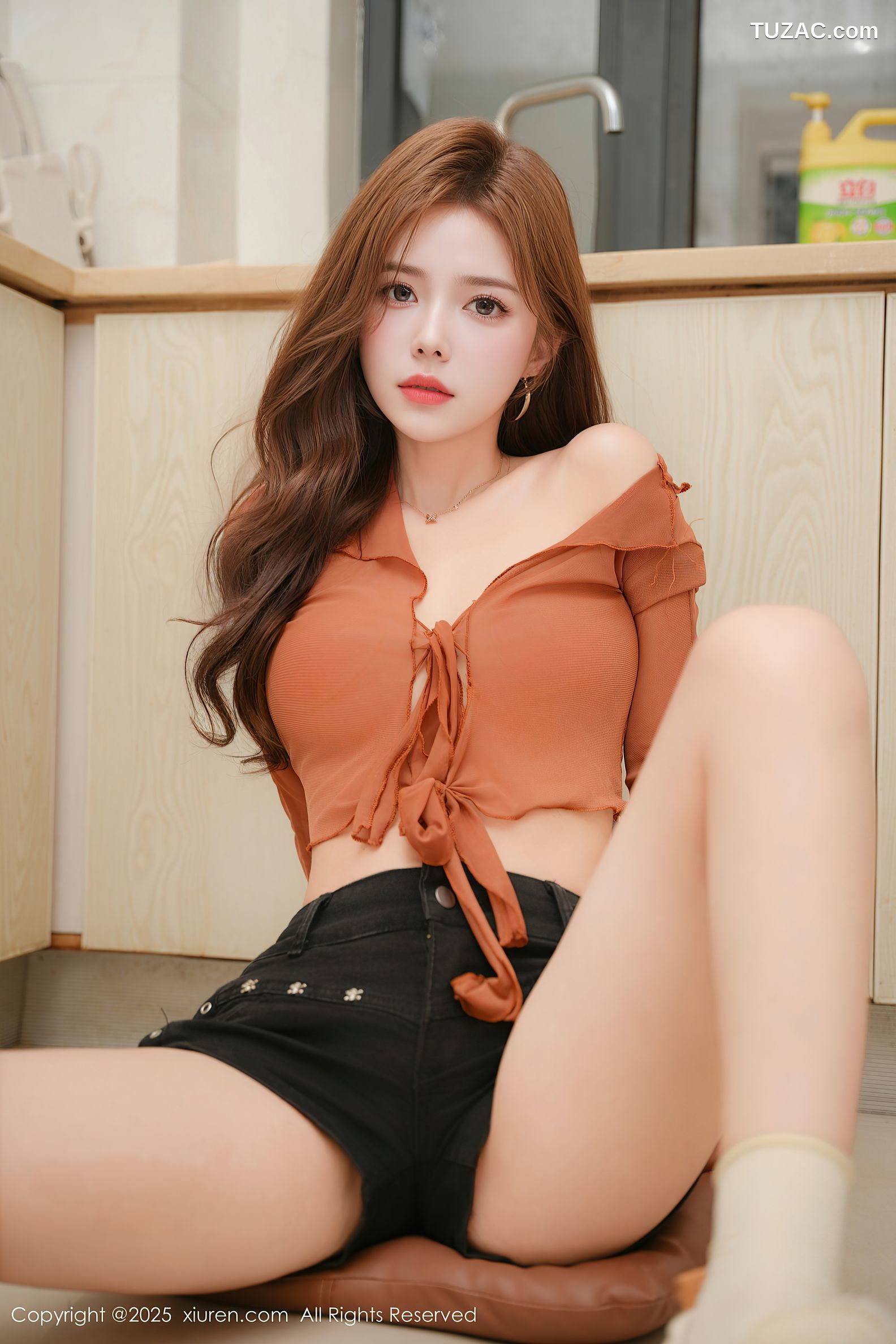 XiuRen秀人网-9956-拍黄瓜girl-桔色衬衫黑短裤丁字裤爆乳-2025.03.03