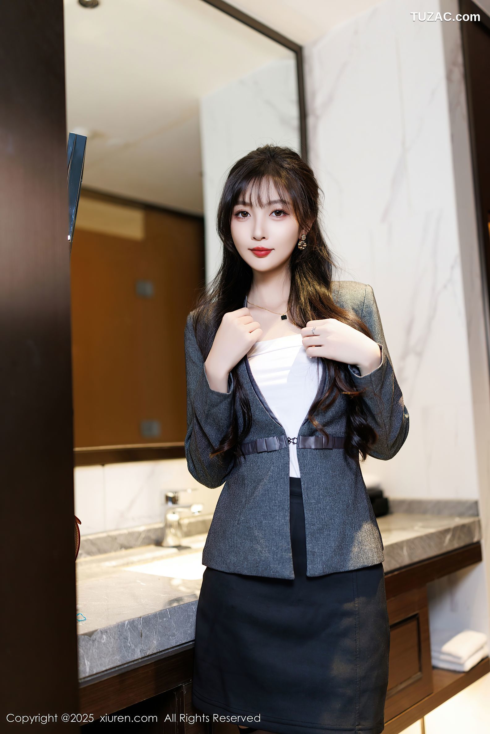 XiuRen秀人网-9957-樱桃小阑子-OL灰色裙装紫色蕾丝内衣吊带袜-2025.03.03