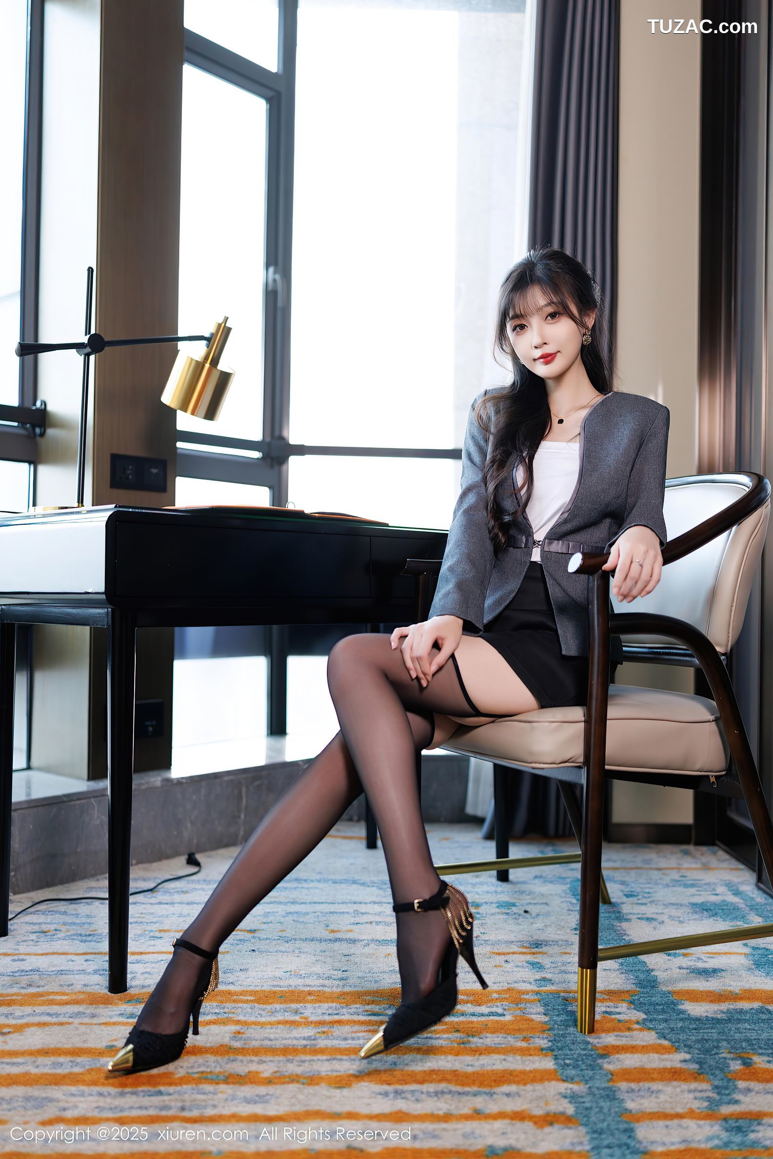 XiuRen秀人网-9957-樱桃小阑子-OL灰色裙装紫色蕾丝内衣吊带袜-2025.03.03