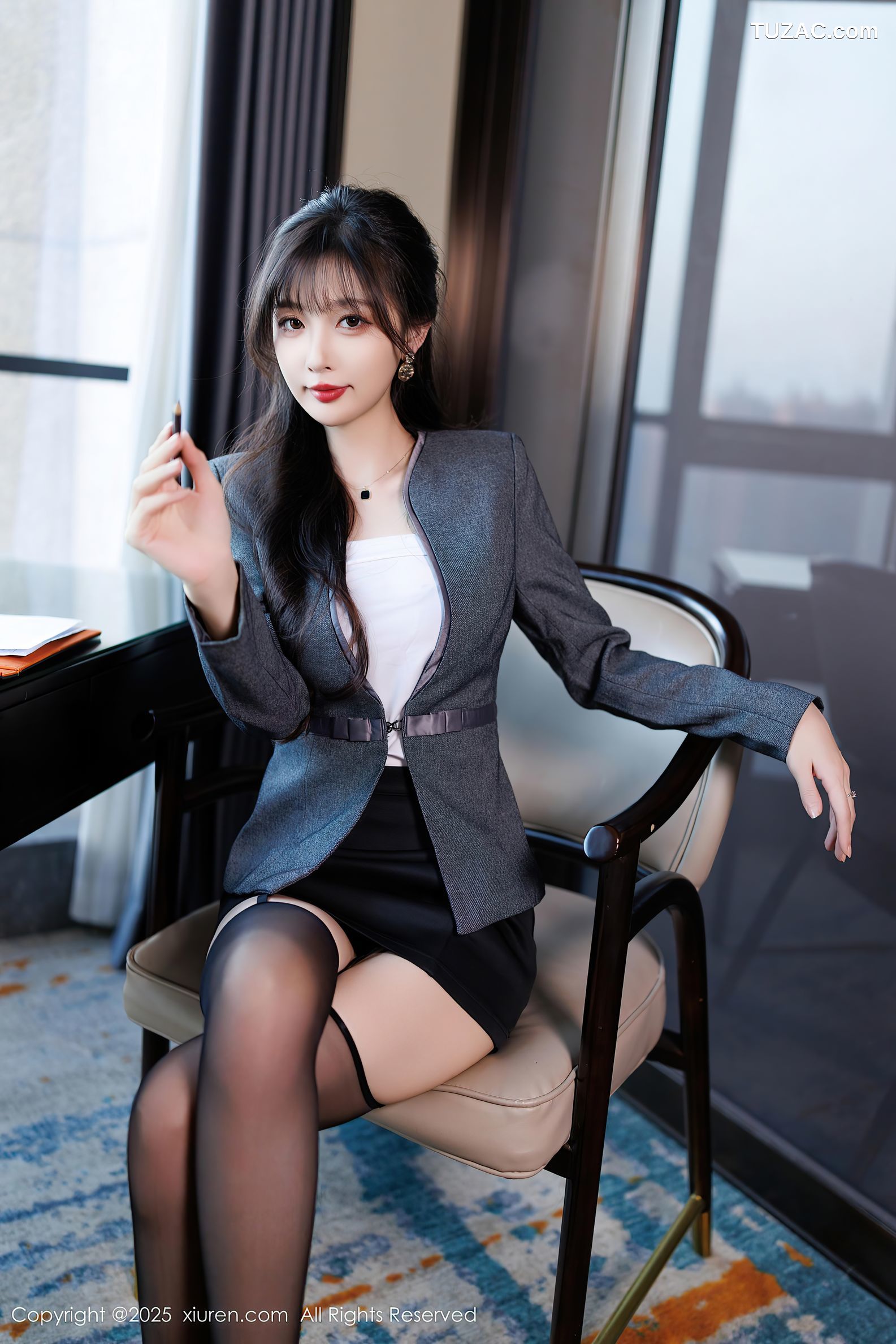 XiuRen秀人网-9957-樱桃小阑子-OL灰色裙装紫色蕾丝内衣吊带袜-2025.03.03