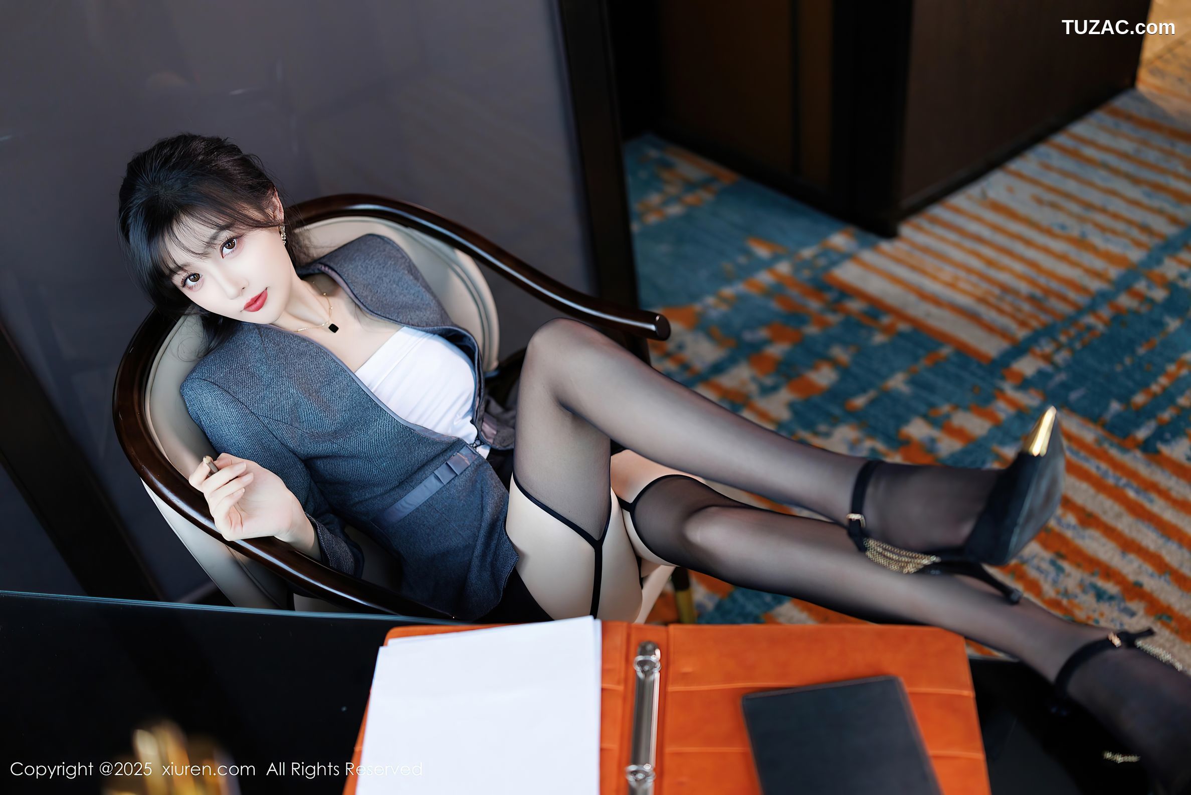 XiuRen秀人网-9957-樱桃小阑子-OL灰色裙装紫色蕾丝内衣吊带袜-2025.03.03