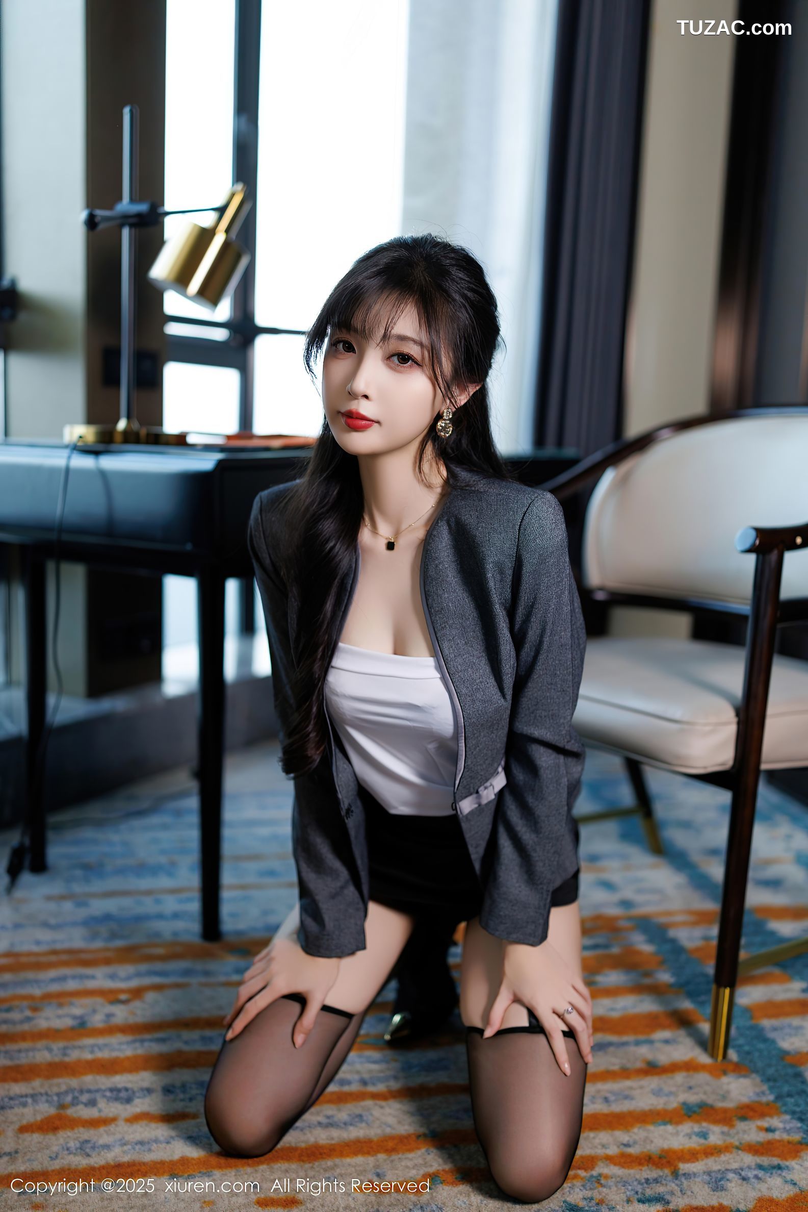 XiuRen秀人网-9957-樱桃小阑子-OL灰色裙装紫色蕾丝内衣吊带袜-2025.03.03