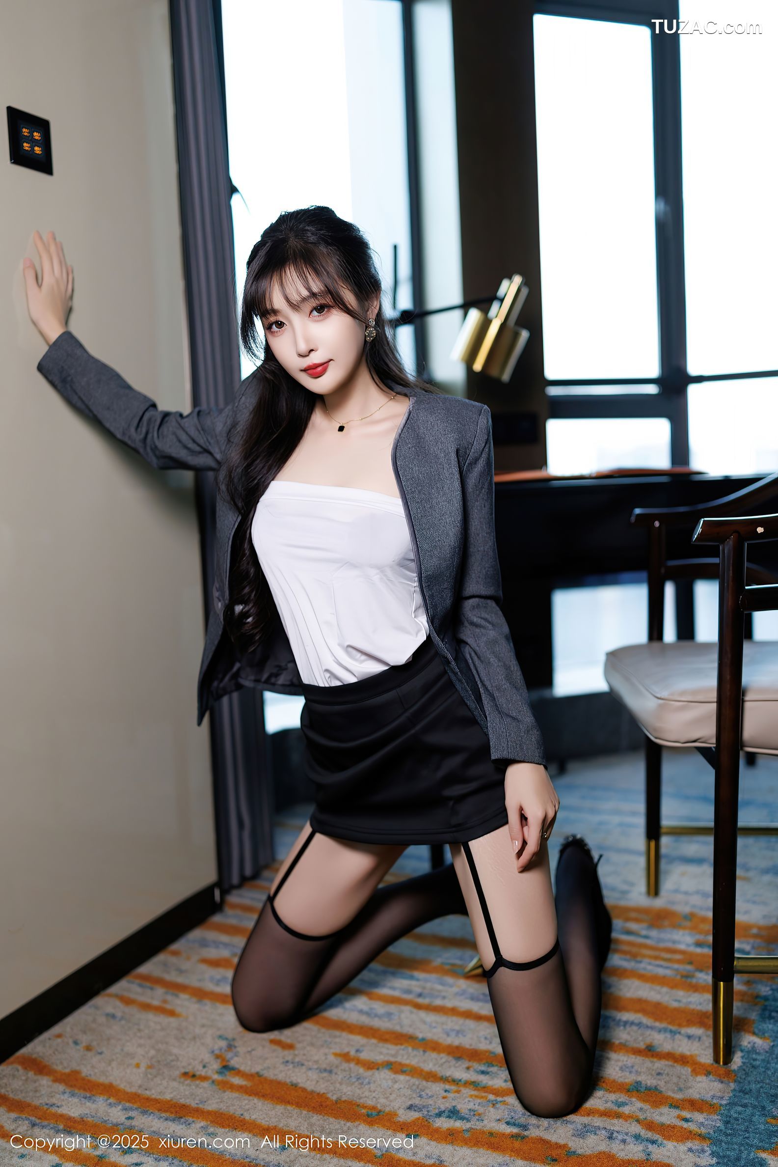 XiuRen秀人网-9957-樱桃小阑子-OL灰色裙装紫色蕾丝内衣吊带袜-2025.03.03