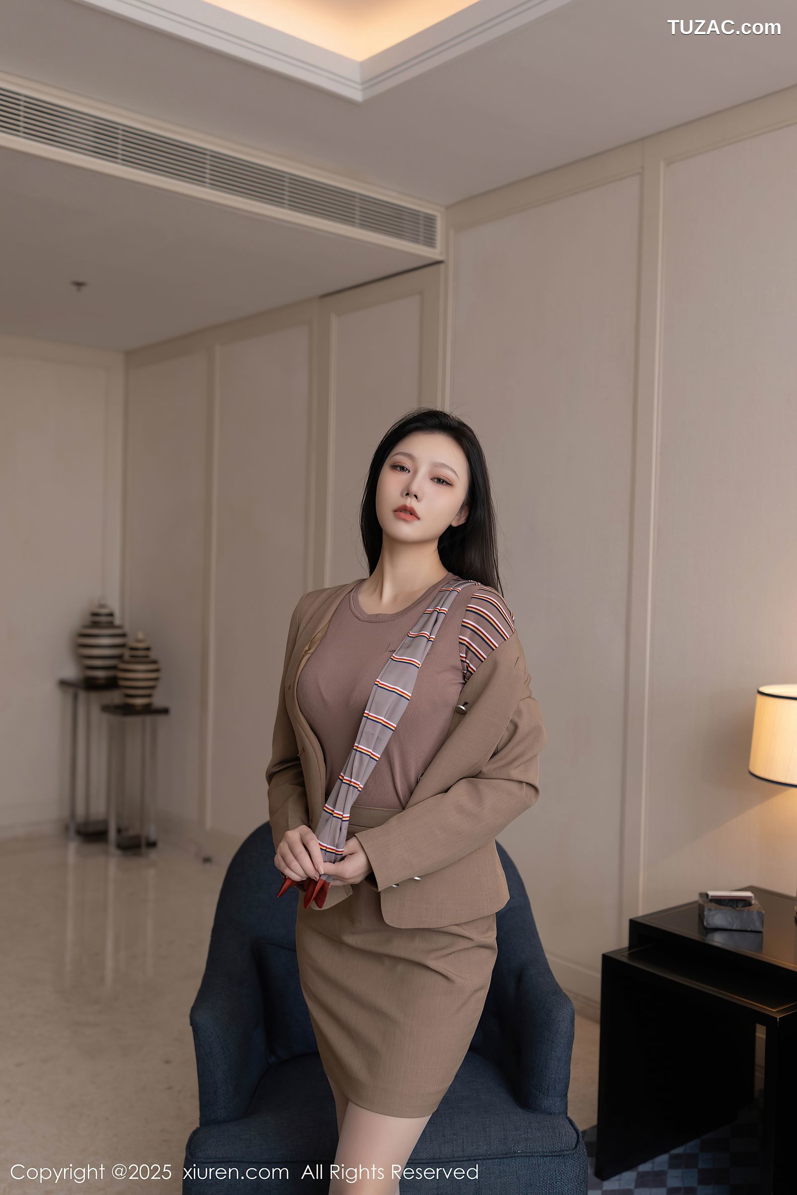 XiuRen秀人网-9966-安然anran-空姐棕色裙装白色内衣-2025.03.04