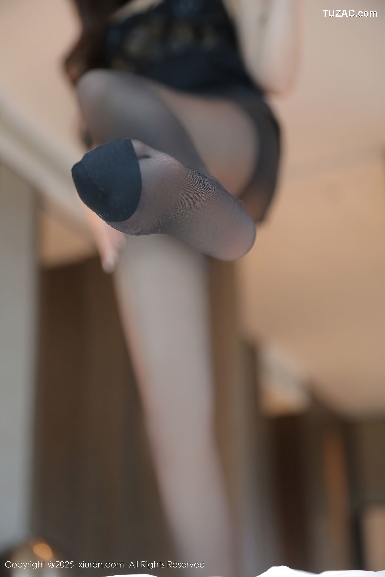 XiuRen秀人网-9971-希雅sia-OL黑条纹裙装黑色内衣黑丝翘臀-2025.03.05