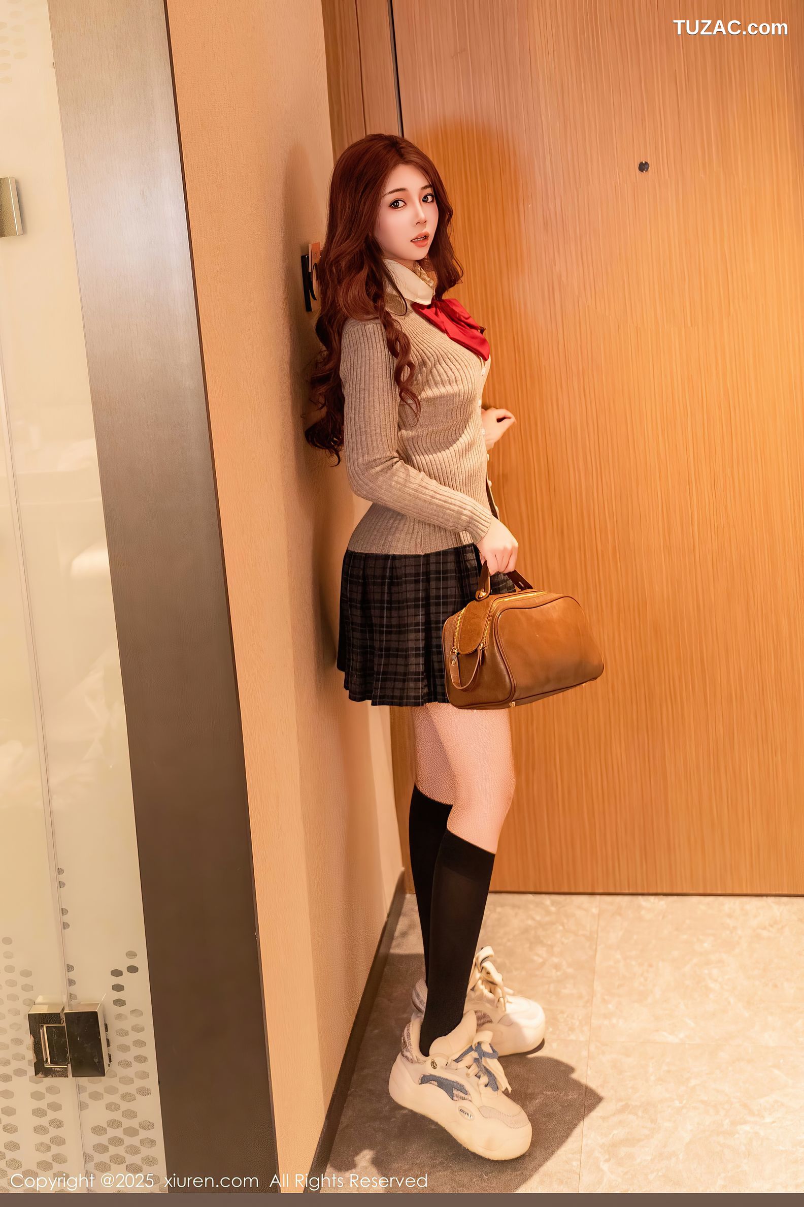 XiuRen秀人网-9974-沐娜娜-短发格子裙女生超小比基尼内衣-2025.03.06