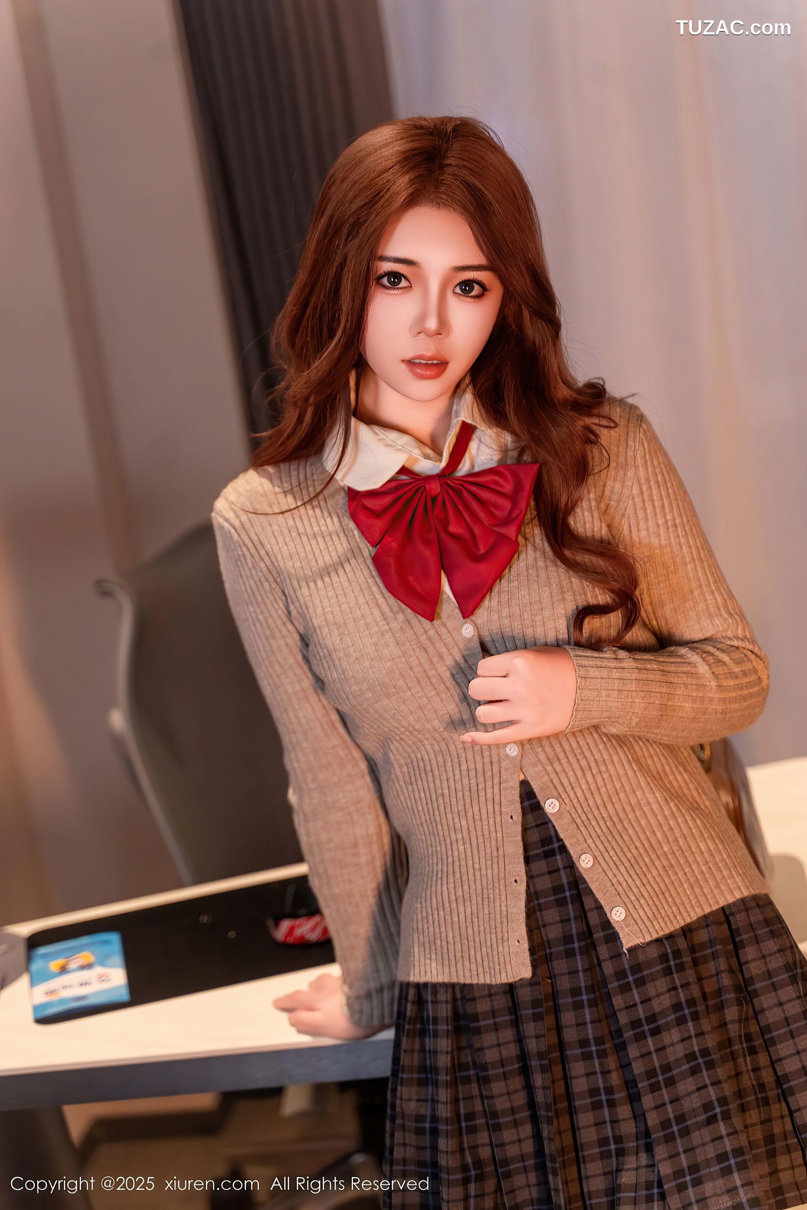 XiuRen秀人网-9974-沐娜娜-短发格子裙女生超小比基尼内衣-2025.03.06