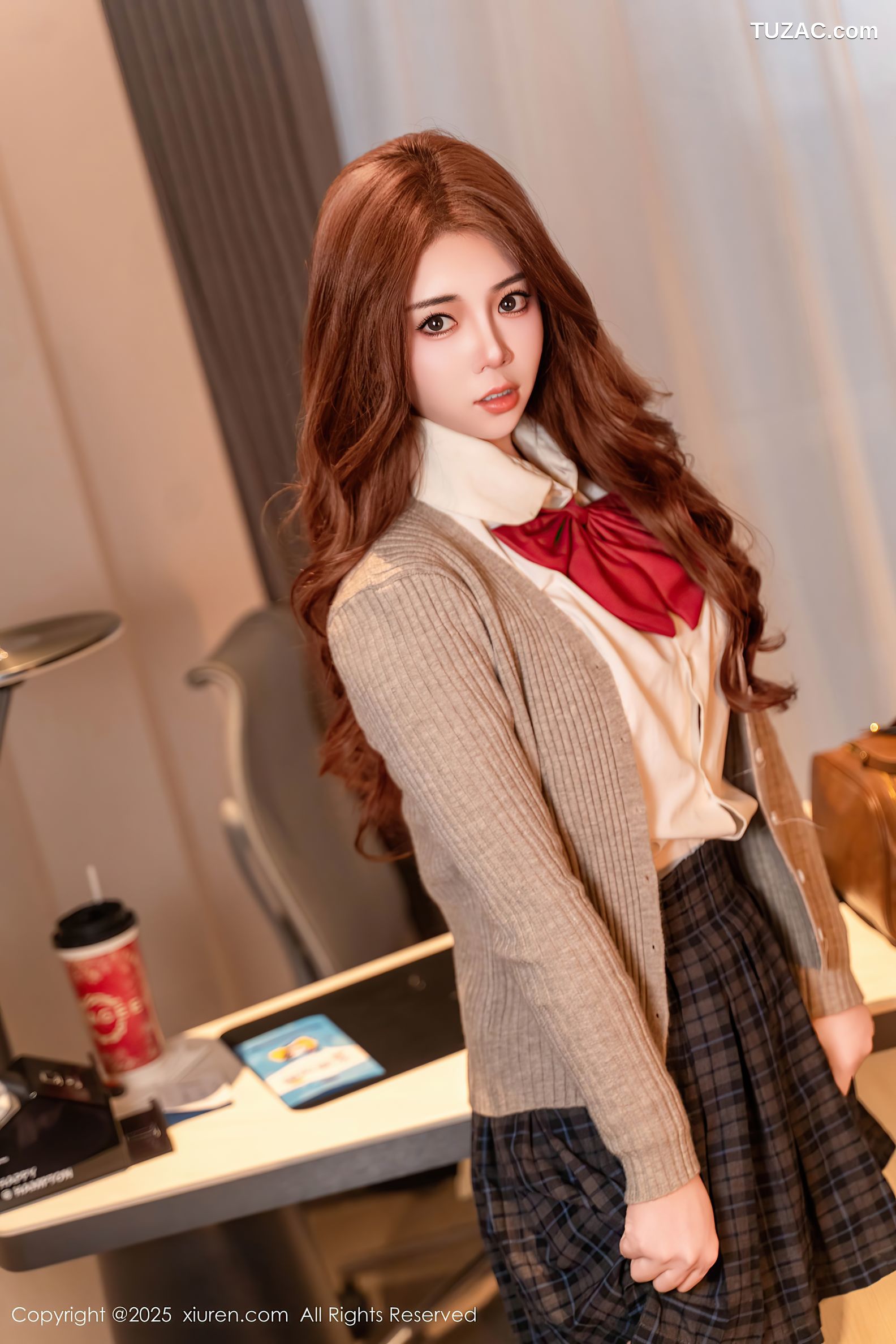 XiuRen秀人网-9974-沐娜娜-短发格子裙女生超小比基尼内衣-2025.03.06