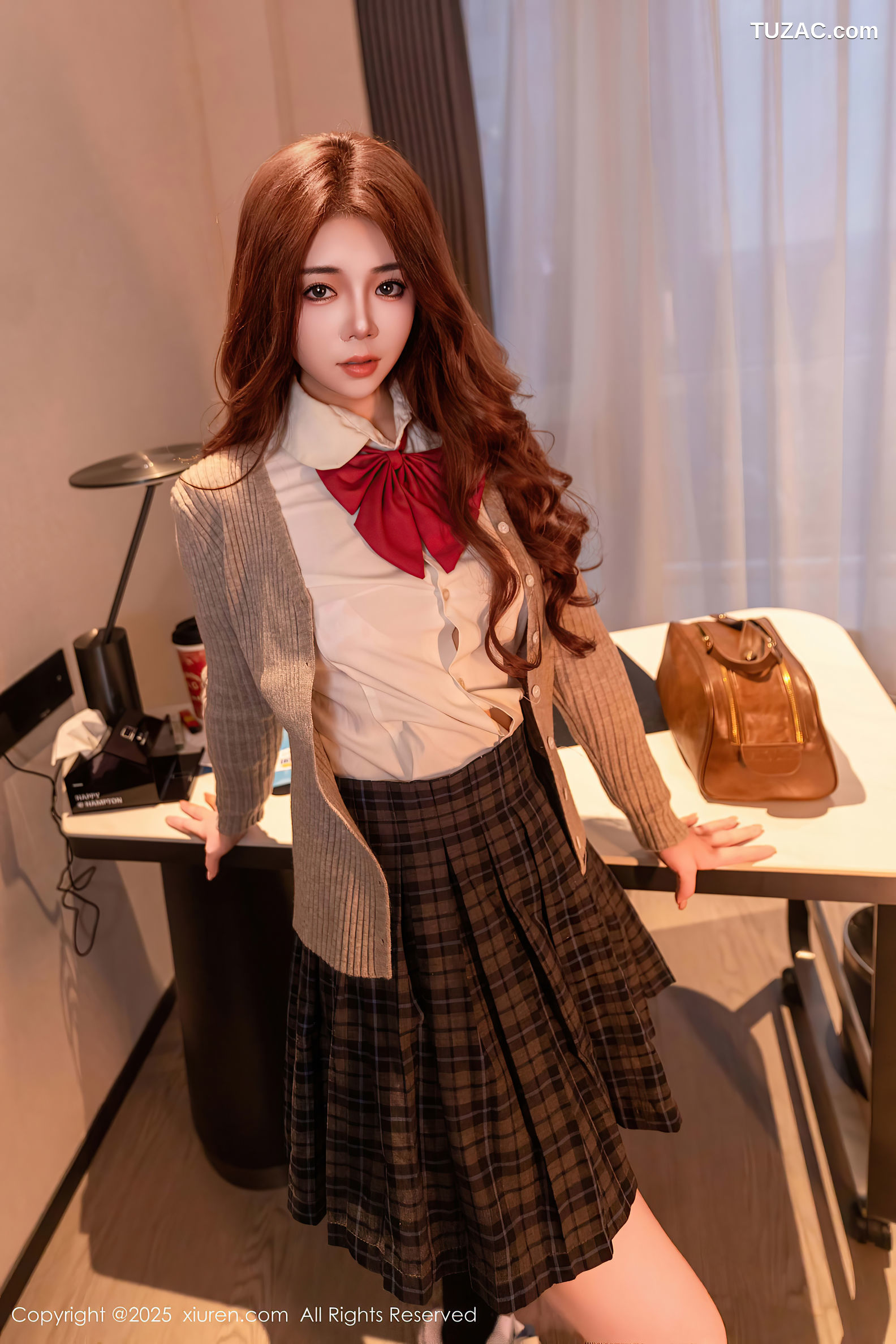 XiuRen秀人网-9974-沐娜娜-短发格子裙女生超小比基尼内衣-2025.03.06